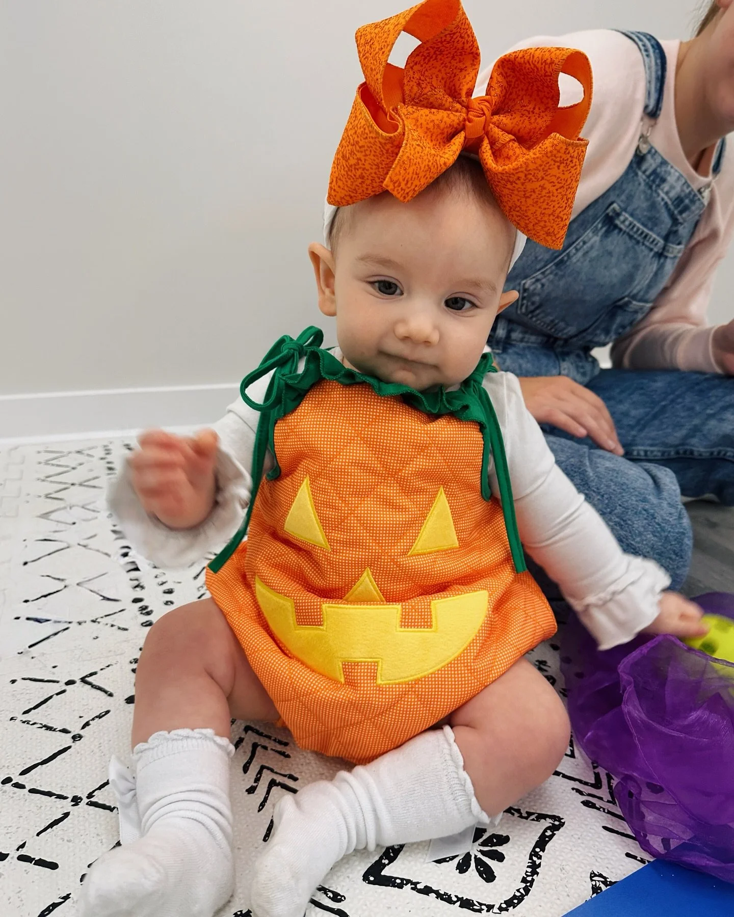 Happy Halloween! 👻 Swipe to see some spooky + sweet moments from this week&rsquo;s playgroups!

1&ndash;3: BSC (7&ndash;12 mos.) &mdash; so many adorable little &ldquo;pumpkins&rdquo; this year! 🎃

4&ndash;6: Little Lunas &mdash; our last fall I cl