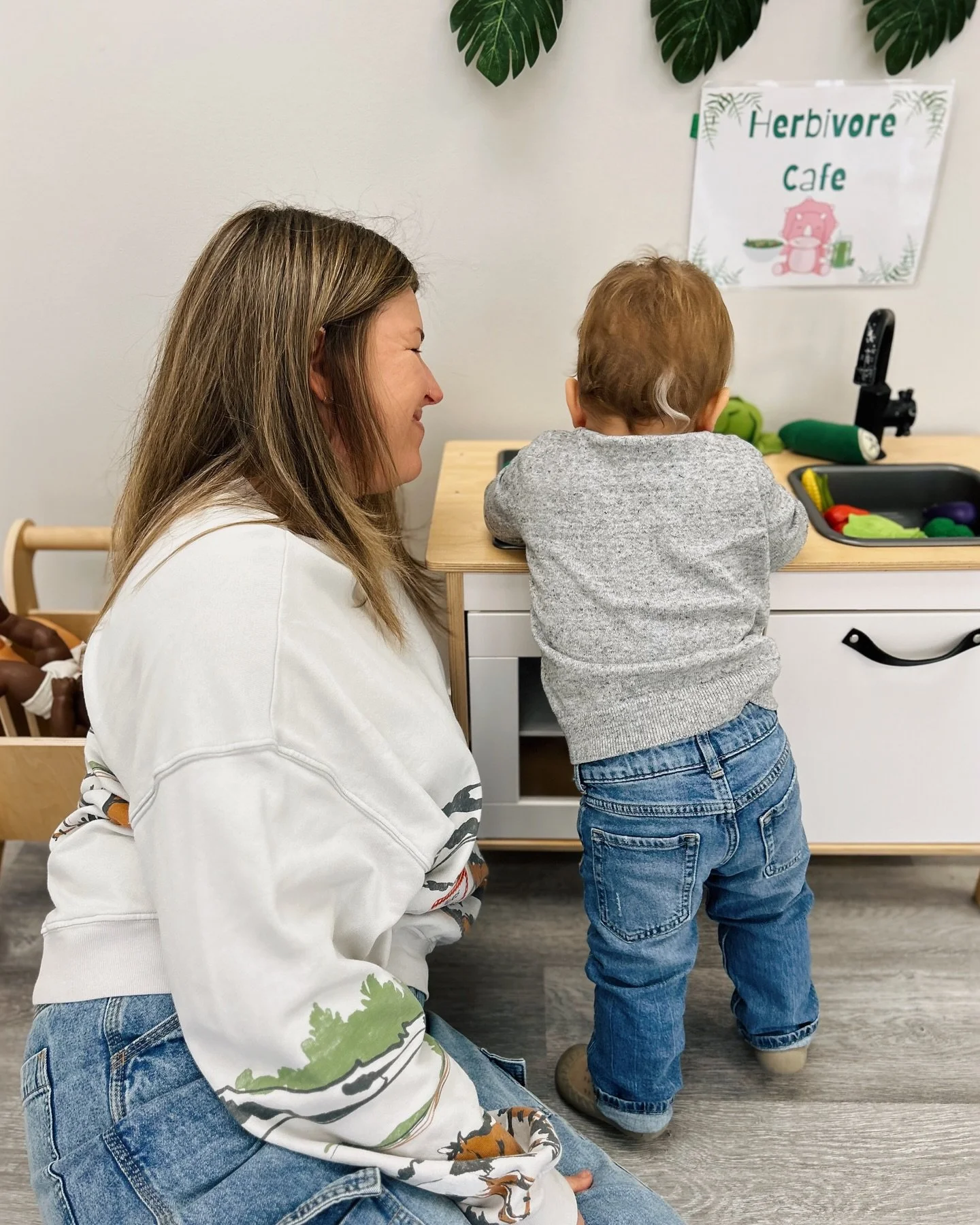 These are the moments that matter most 💛

Our Mini Lunas playgroups aren&rsquo;t just about play -  they&rsquo;re about ✨connection✨. Each week, we create space for parents to slow down, be present, and share this season of early parenthood together