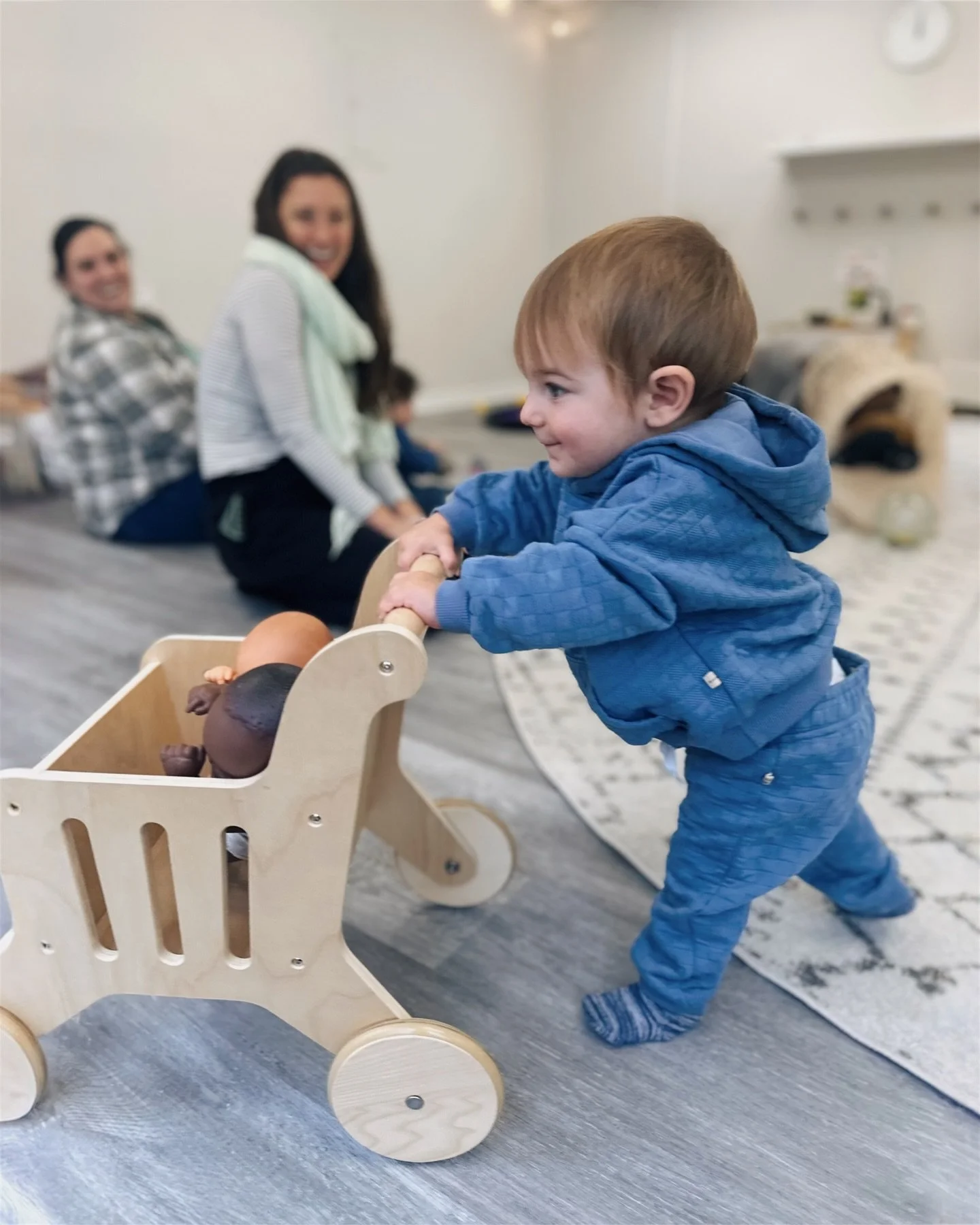 ✨ Snapshots from this week&rsquo;s playgroups ✨
 1&ndash;4: Baby Sensory Circle (7&ndash;12 mos.) - our theme was vegetables! Lots of exploring colors &amp; textures. We also had a special guest, our very own Michelle Chirby, who joined us to chat al