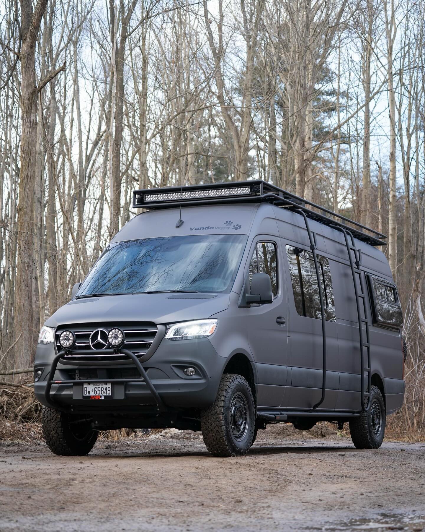 Little tease on our most recent build. Could not resist on sharing this exterior. We think it looks absolutely badass 👀🚐

Full reveal coming soon.

Thanks to @joshuapennock for the killer pictures as always 📸

#vanbuild #vanciniconversions #vanbui