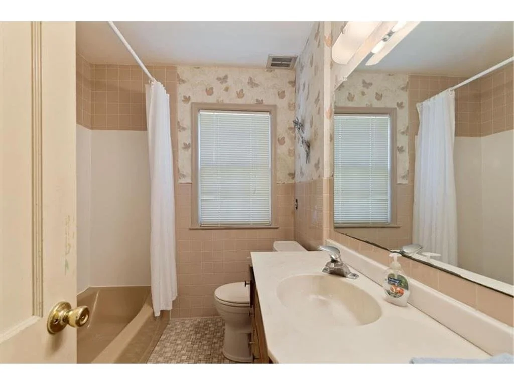 Bath - 1F - BEFORE.jpg