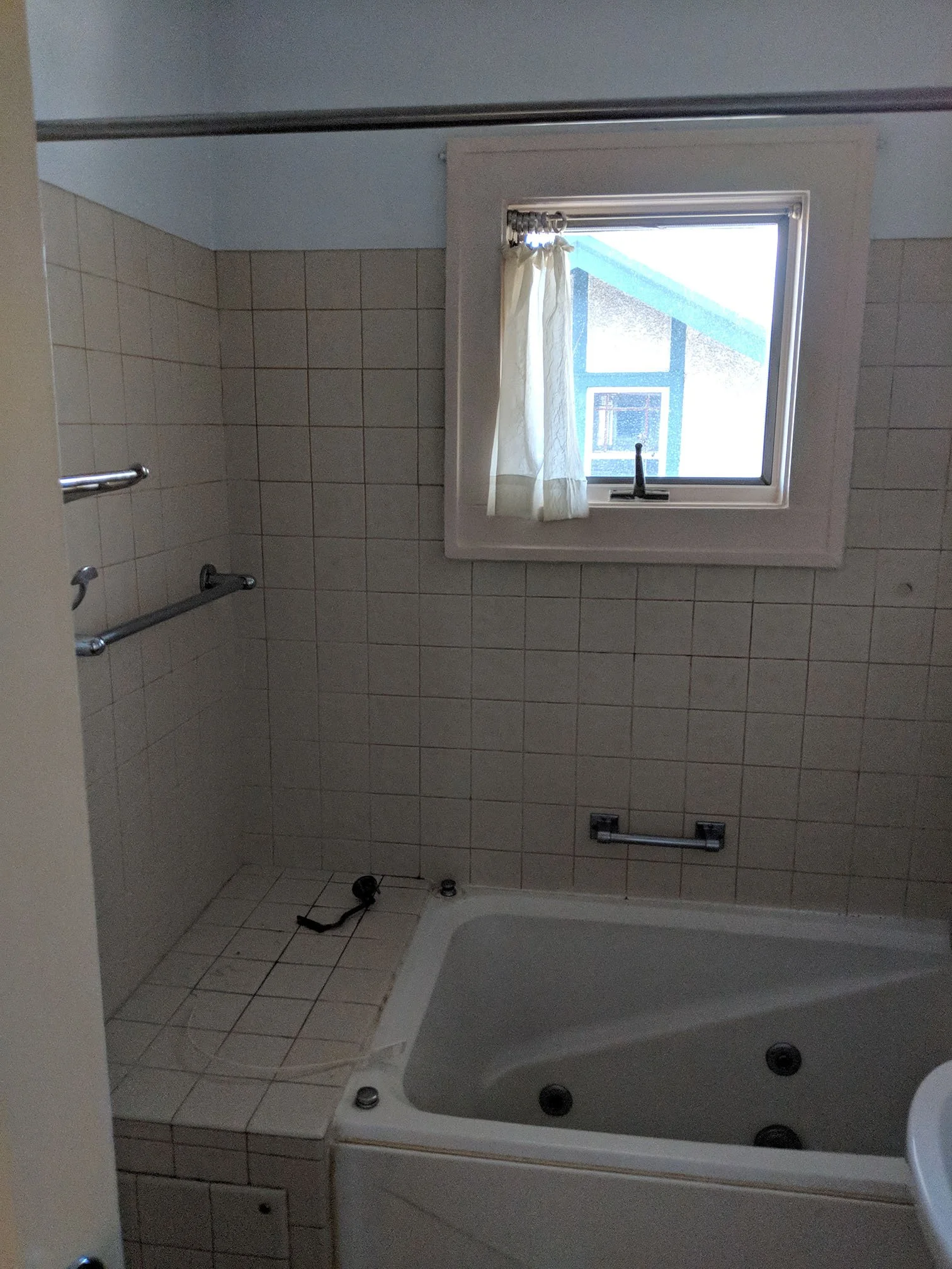 Bathroom - BEFORE (2).jpg