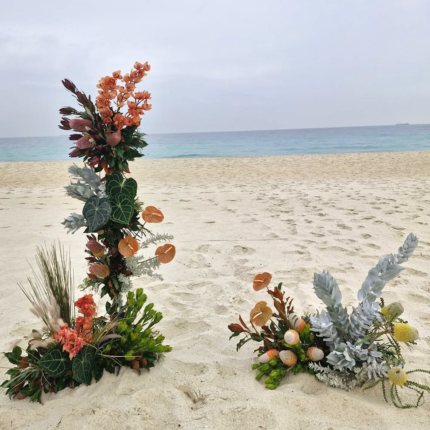 Native and textural 💕 Created for a very special wedding 
.
.
.
.
.
.
.
#perthwedding #perthweddingflorist #weddingflowers #leightonbeach #northfremantle #fremantle #weddingblooms #flowertower