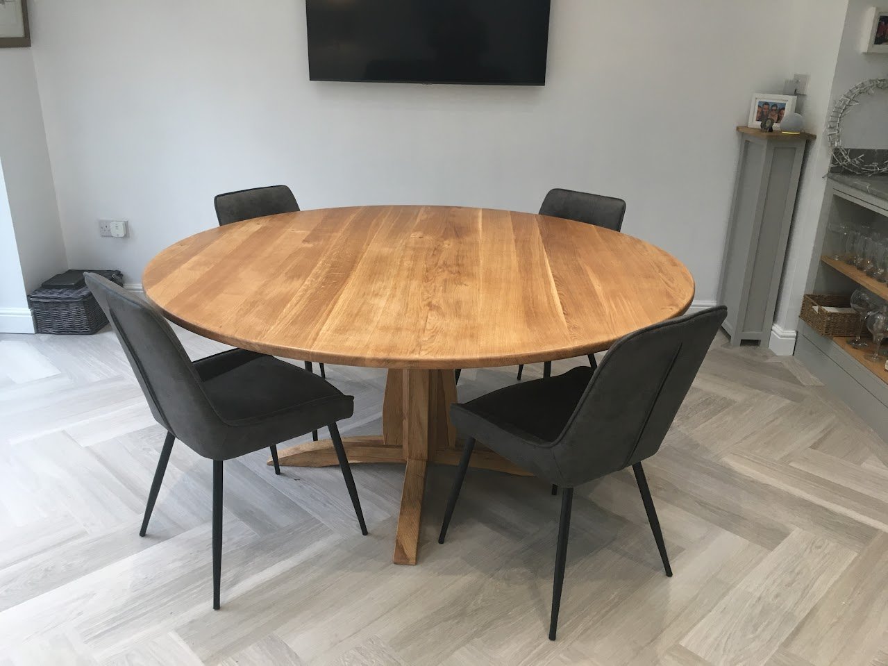 Round Oak table2.JPG