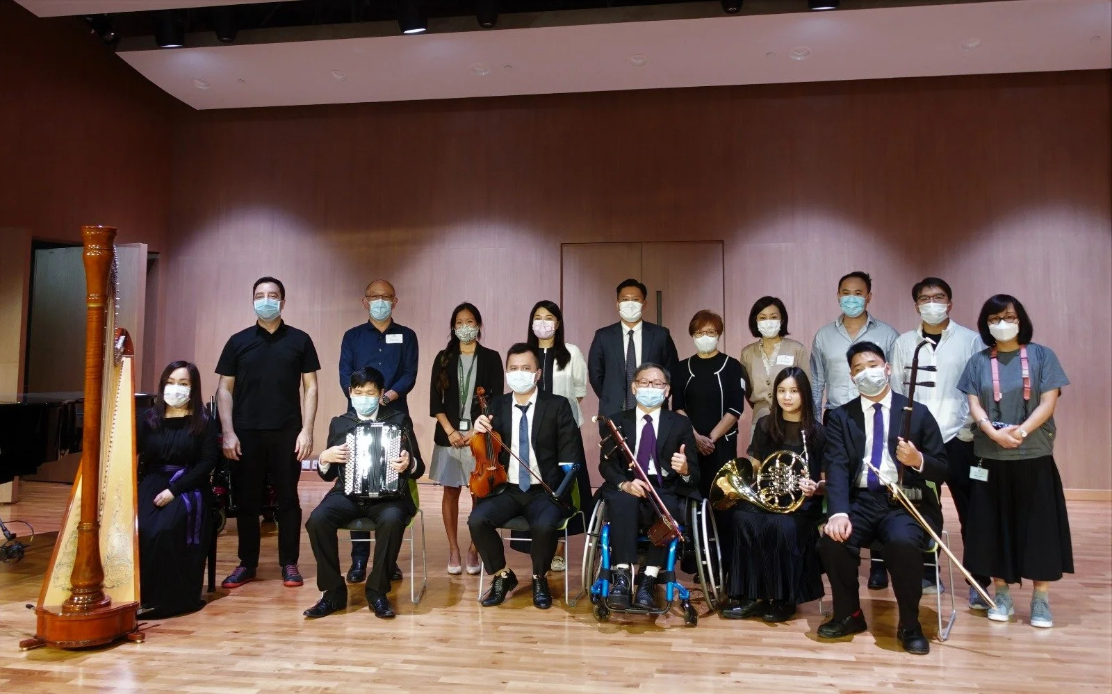 Hong Kong Enharmonica members and supporters lining up for a photo
