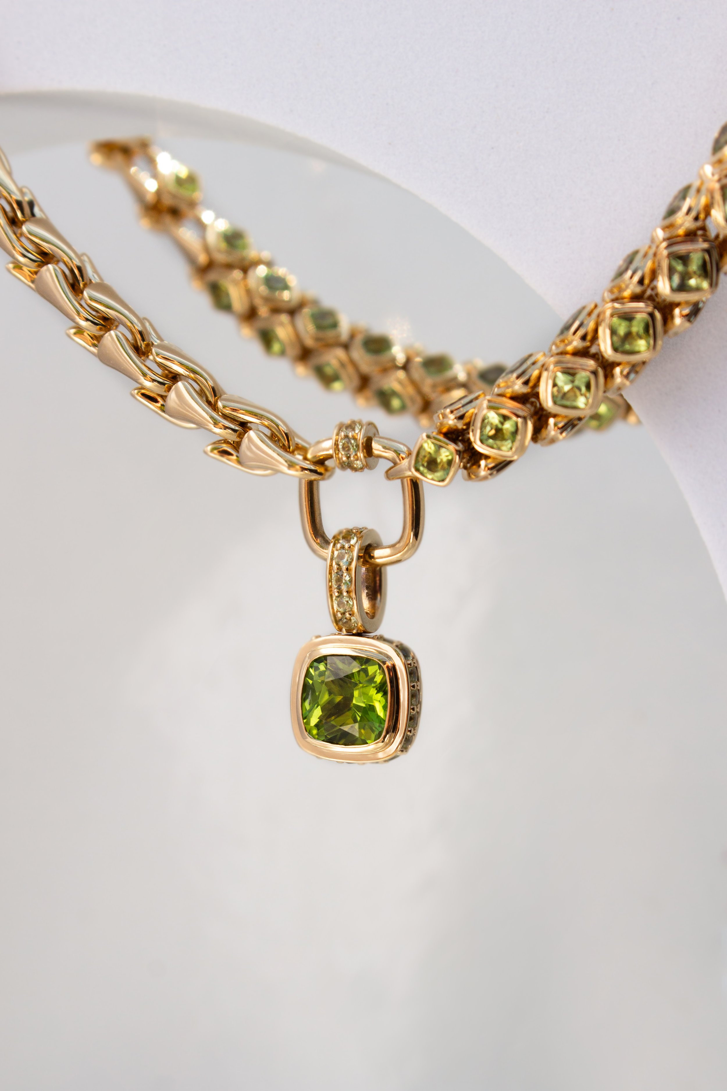 18K Yellow gold award winning necklace design, set with Fuli peridot gemstone by Sophie Cudworth