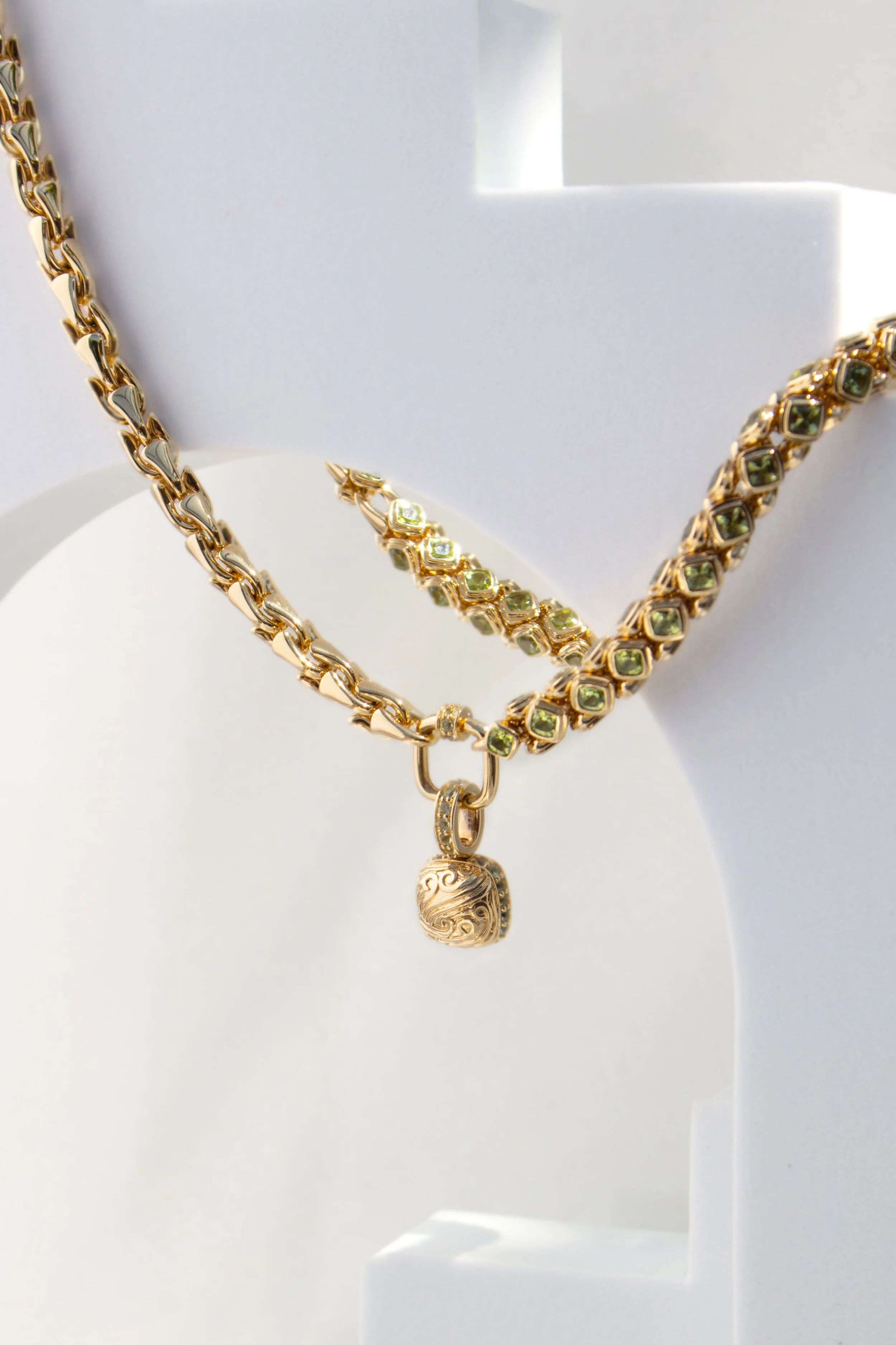 18K Yellow gold award winning necklace design, set with Fuli peridot gemstone by Sophie Cudworth