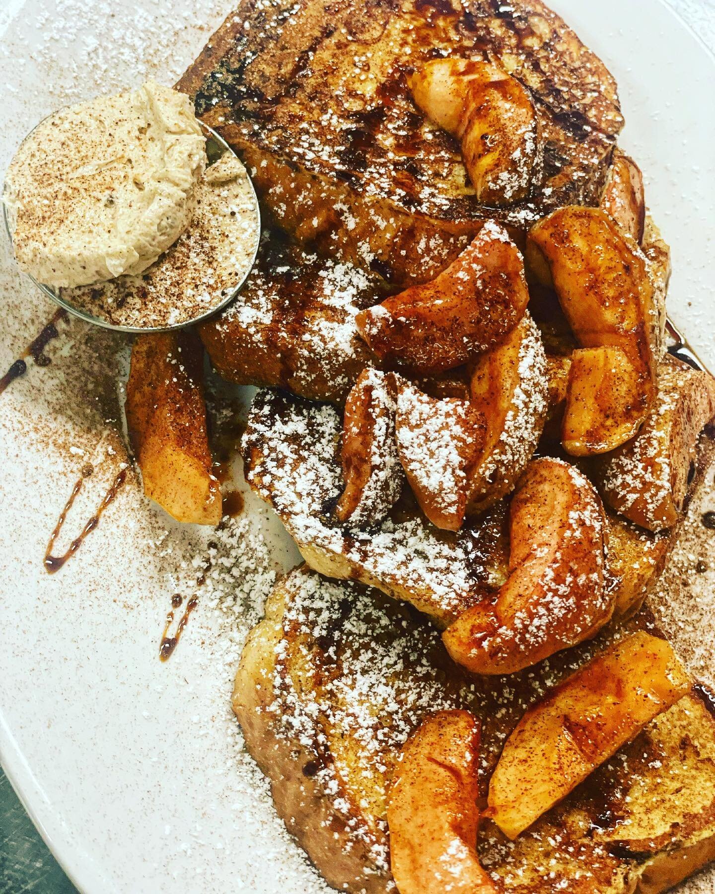 Our Pumpkin spice French toast with apples and  maple spice butter was a huge hit this weekend! Thanks for coming and celebrating the first day of fall here in the Catskills @sweetsuesphoenicia. 

We look forward to seeing you again next week during 
