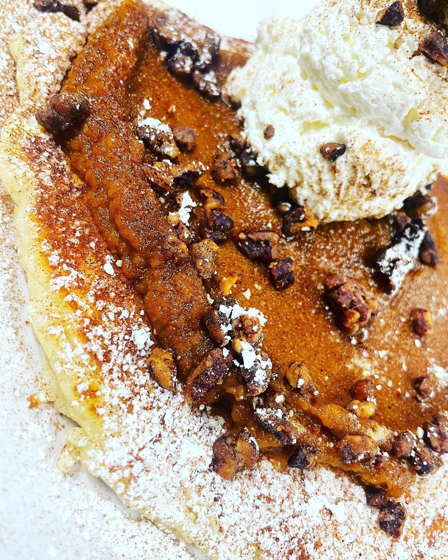 Pumpkin Pie &amp; Pecan pancakes! Oh yes we did! Enjoy this and other amazing fall specials this weekend @sweetsuesphoenicia , Friday through Sunday, 9-2! 

See you at the pancakes! 

#sweetsuesphoenicia #breakfast #holiday #fall #brunch #catskills #