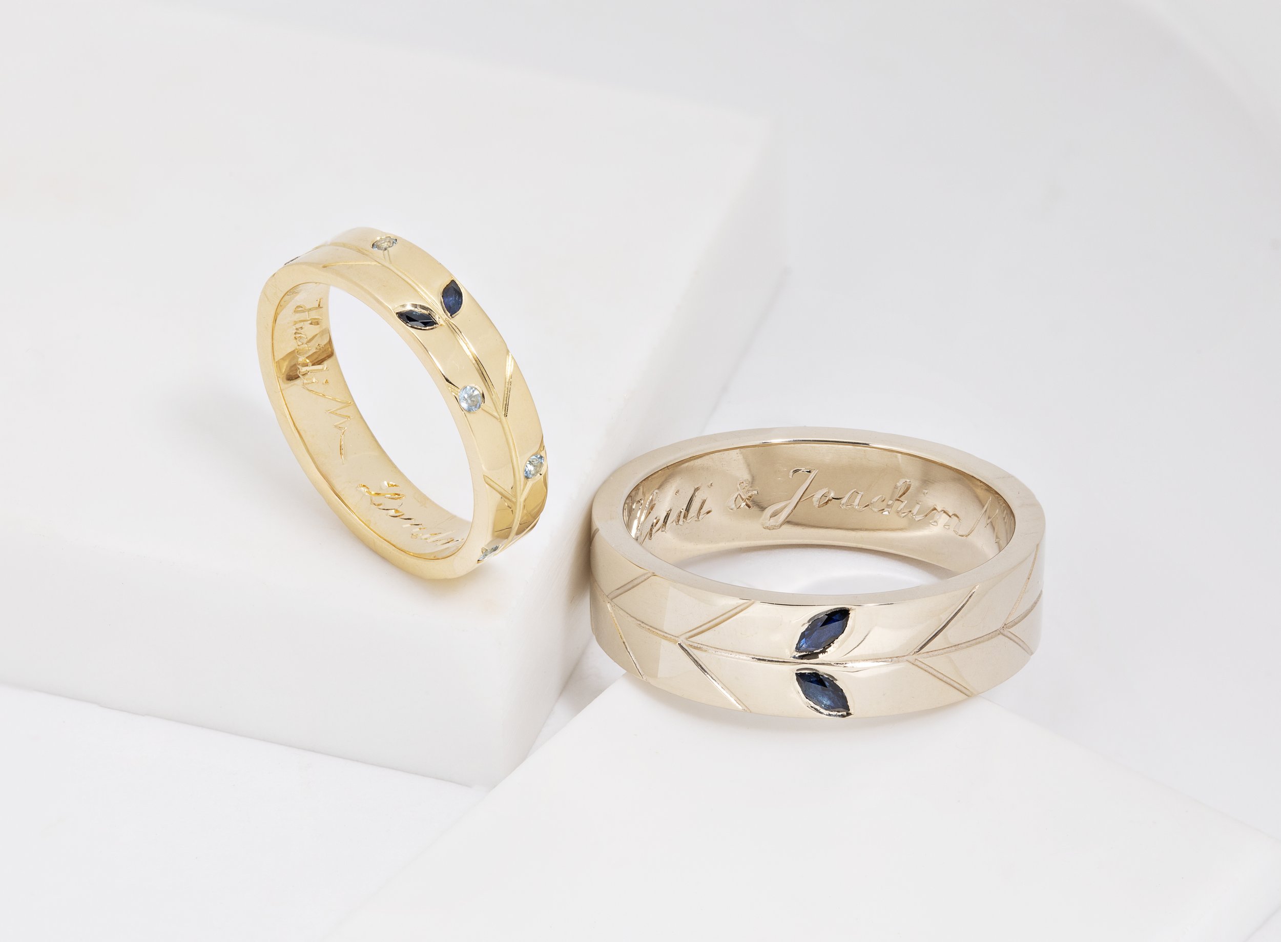 Alliances sur mesure en or 18 carats serties de diamants, saphirs et aigues-marines
