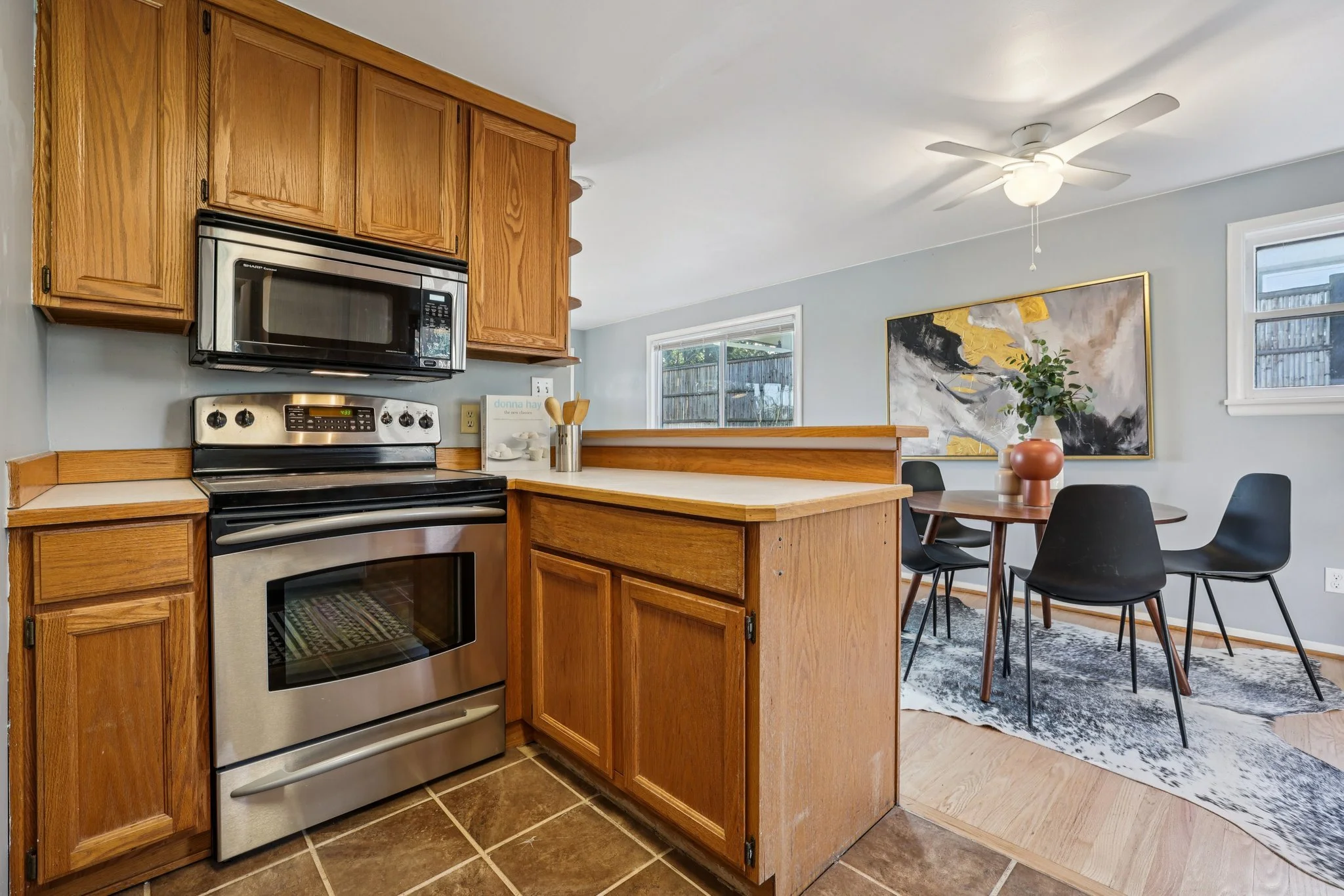 14-web-or-mls-10219 15th Ave-S1401-033.jpg