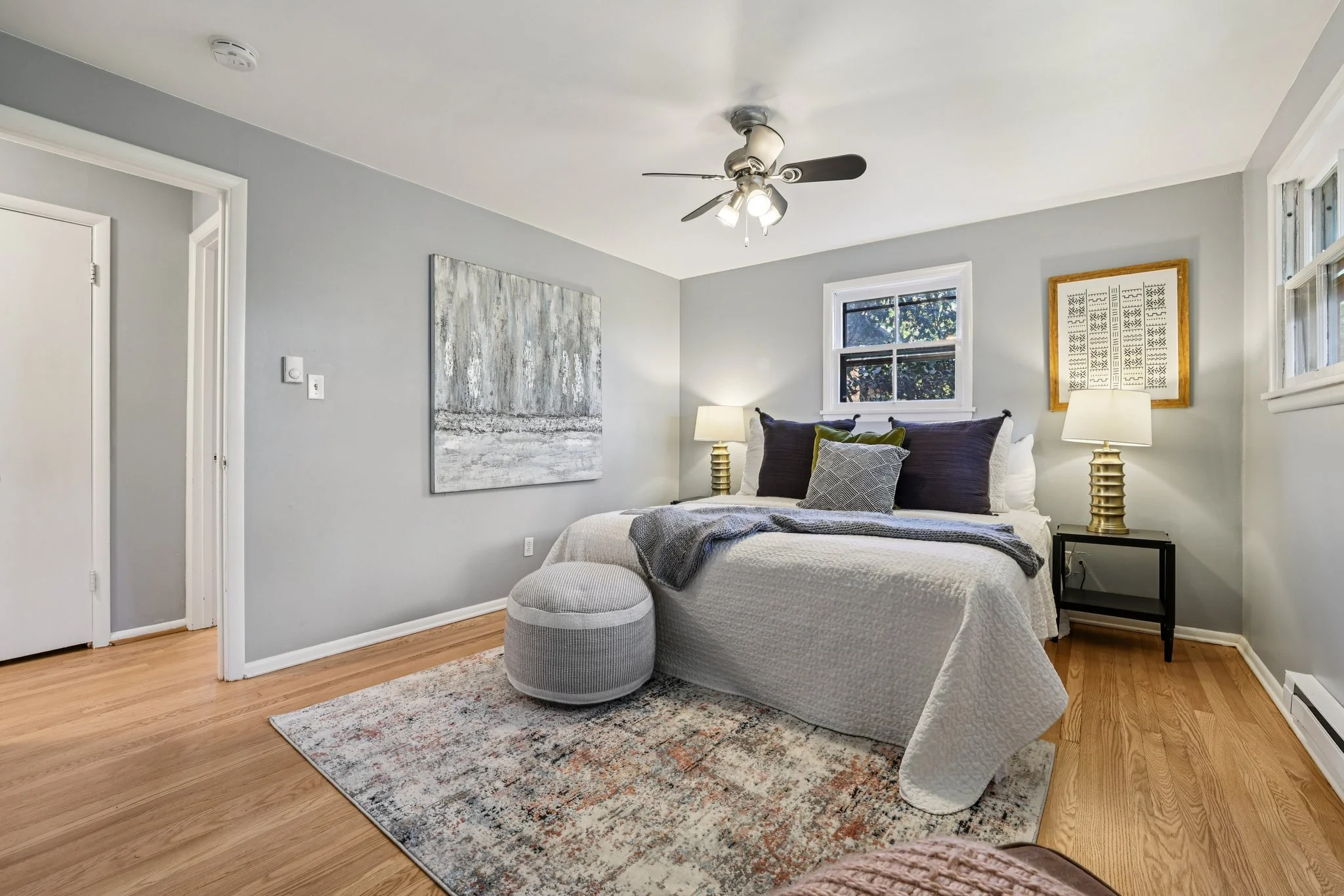 18-web-or-mls-10219 15th Ave-S1401-037.jpg