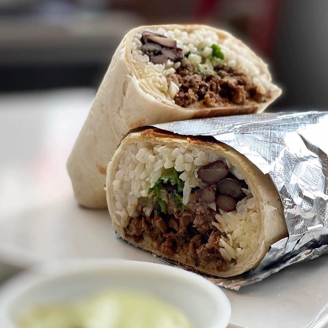 Grilled Steak Burritos 🌯 It&rsquo;s a fiesta up in herrrrrrr!! 🪅 🤗 

#goodfoodfast #tulsa #eatlocal #reederstulsa #fun #eat #yummytulsa #tulsapeople #freshtoconvenience #tulsalocal #918foodie #tulsafoodscene #eatwell #sogood #burrito #fiesta #lunc