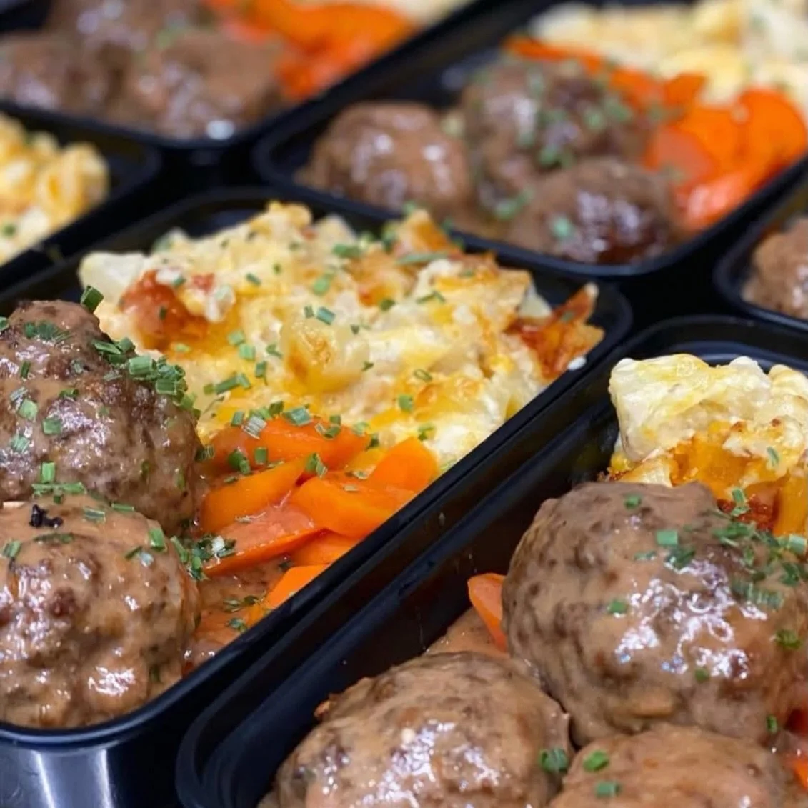 Today we have brought back this Fan Favorite&mdash; it&rsquo;s our Swedish Meatballs w/ Hashbrown Casserole &amp; Honey Glazed Carrots! Cruise on over to Reeder&rsquo;s! 🚗 💨 #tulsaeats #918food #tulsameals #grabandgofood #oklahoma