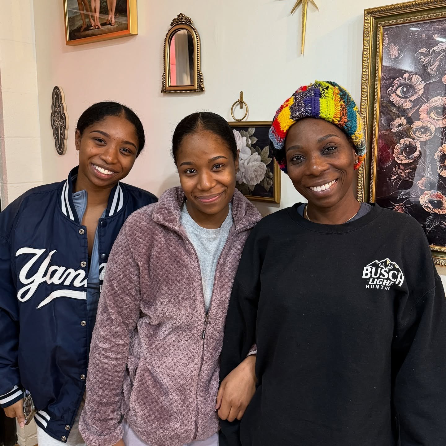 A family of fresh brows 😍

Thank you for your trust and spending a whole day with me!! Do you want to come in all together with family and friends? Email me!

Products used:
&bull; @lipigmentsglobal @girlzinkstudio Pigments for all three beauties!
&