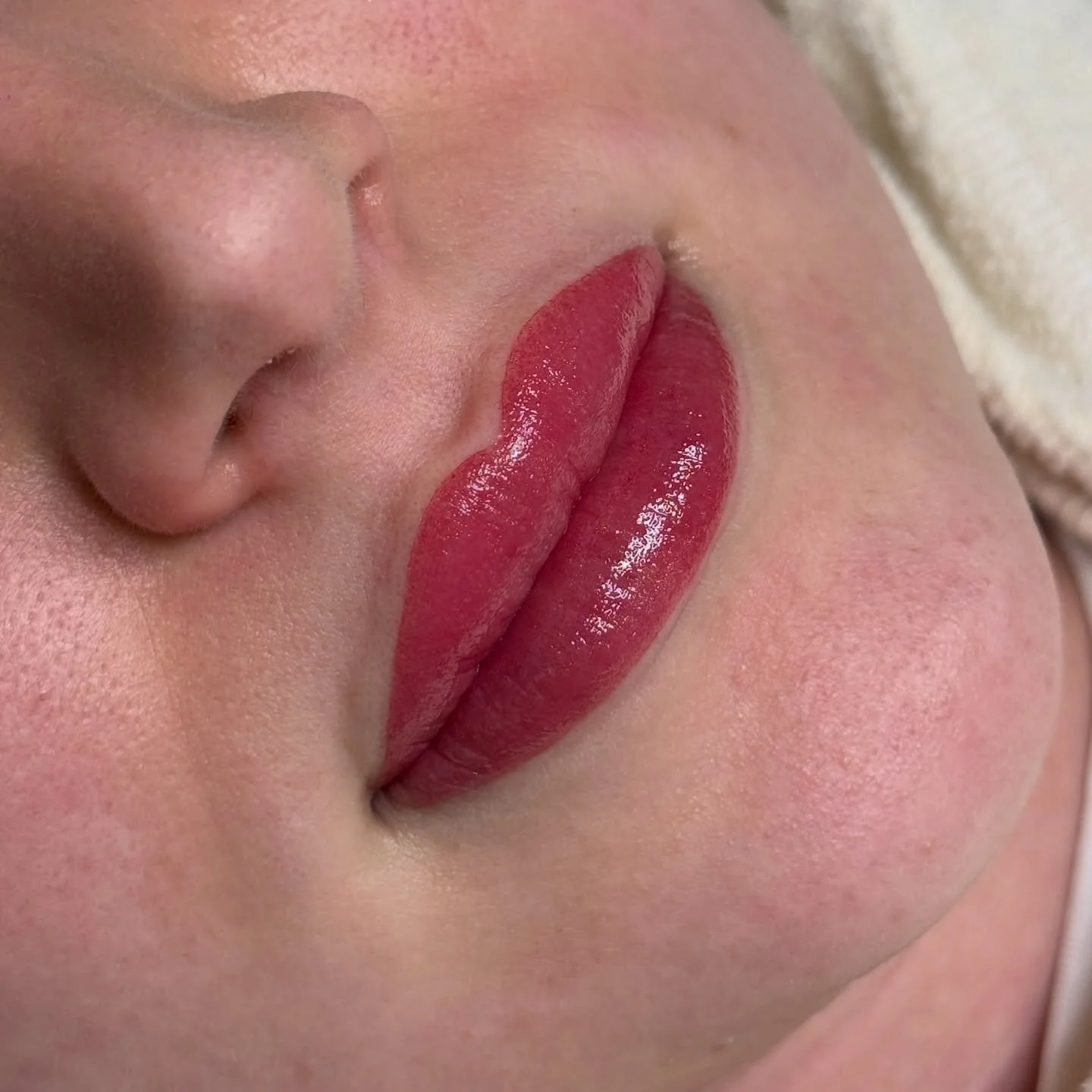 Lip blushing 🌸🍓🍒

Not a single edit- just clean and crisp work. I&rsquo;m obsessed with natural tones when lip blushing. It&rsquo;s my favorite. 
Questions? Free consultations are available. 

You can use my code &ldquo;MAKAYLABELLE&rdquo; at chec