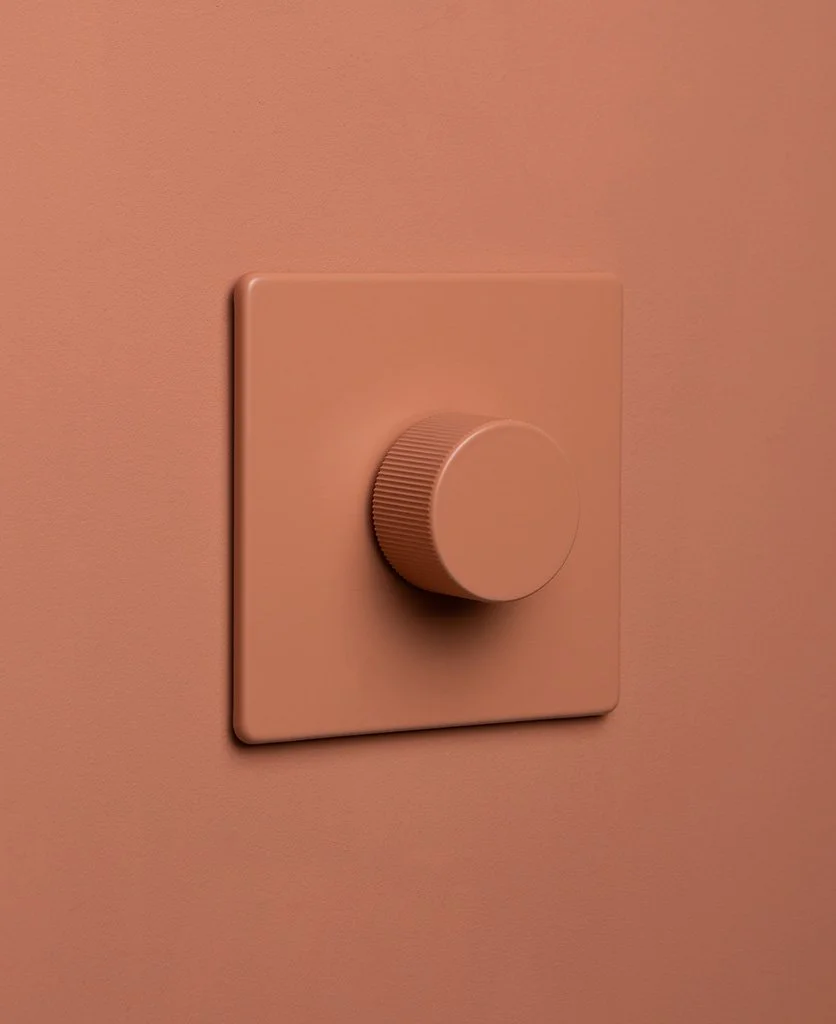 cinnamon-1g-dimmer-on-beige-red.jpg