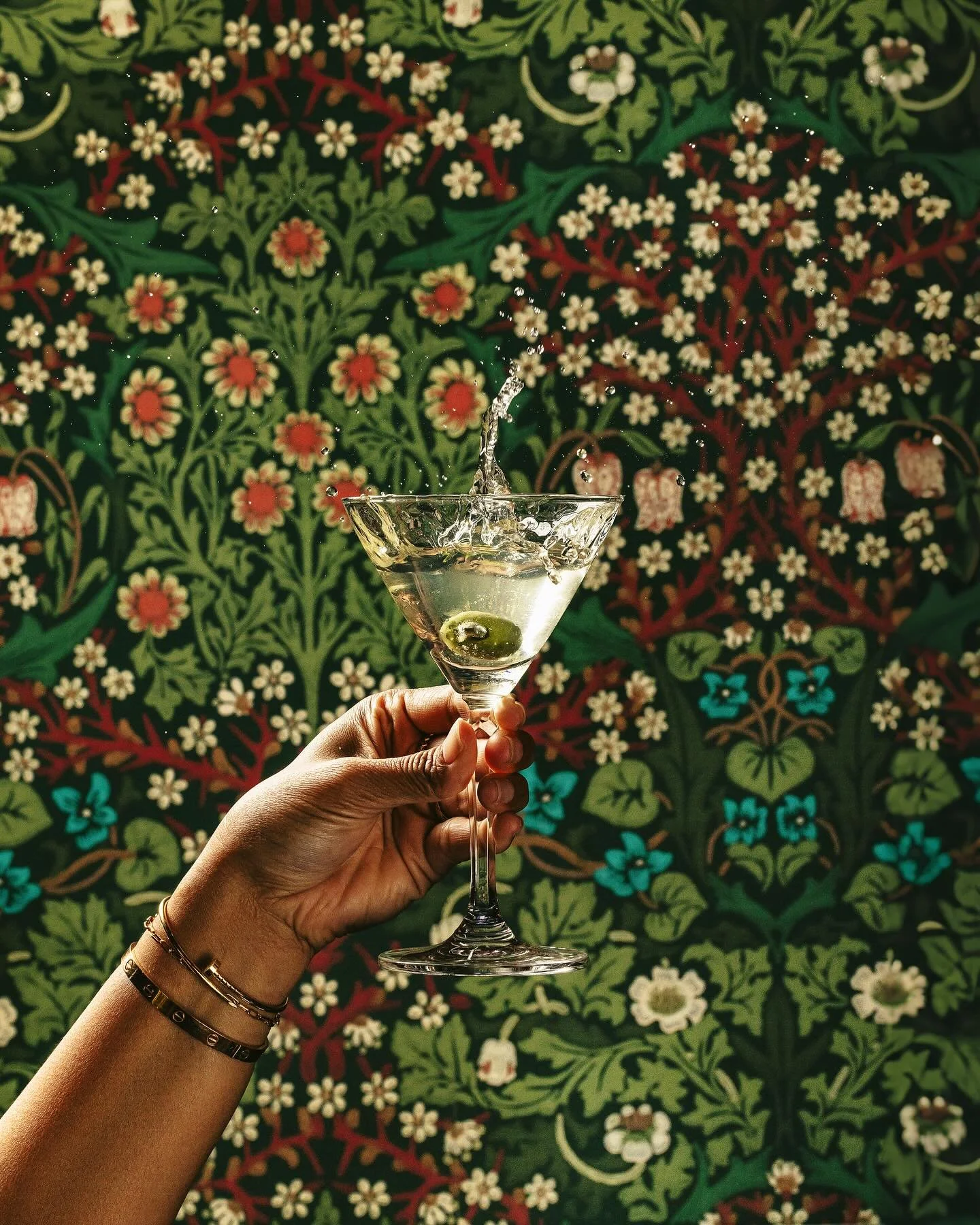 Make a SPLASH! 🫒🍸

Ready to shake up your brand&rsquo;s visuals? Let&rsquo;s stir your next campaign to perfection&mdash;crisp, bold, and elevated. 🐯✨

And check out Mary Eddy&rsquo;s new Italian menu it&rsquo;s 🔥 Seriously, their pasta, steak, a