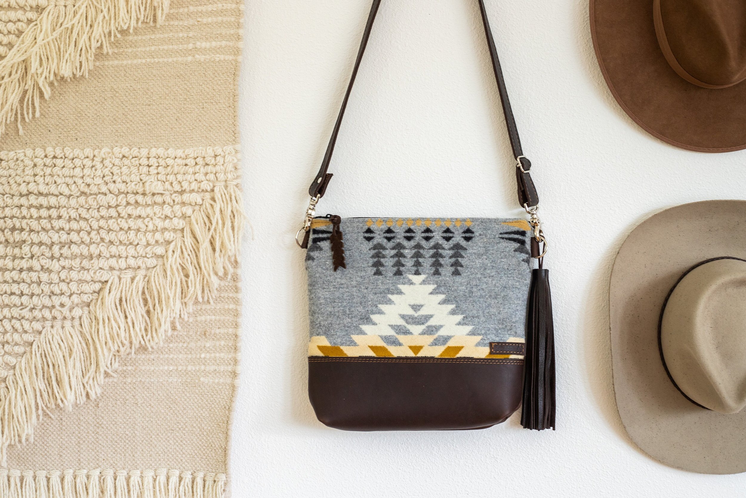 https://i.etsystatic.com/7688207/r/il/32ca77/3879118248/il_fullxfull.3879118248_lezl.jpg