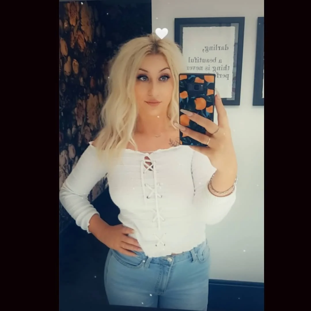 Confidence is key. Killer outfit, killer attitude. 💯