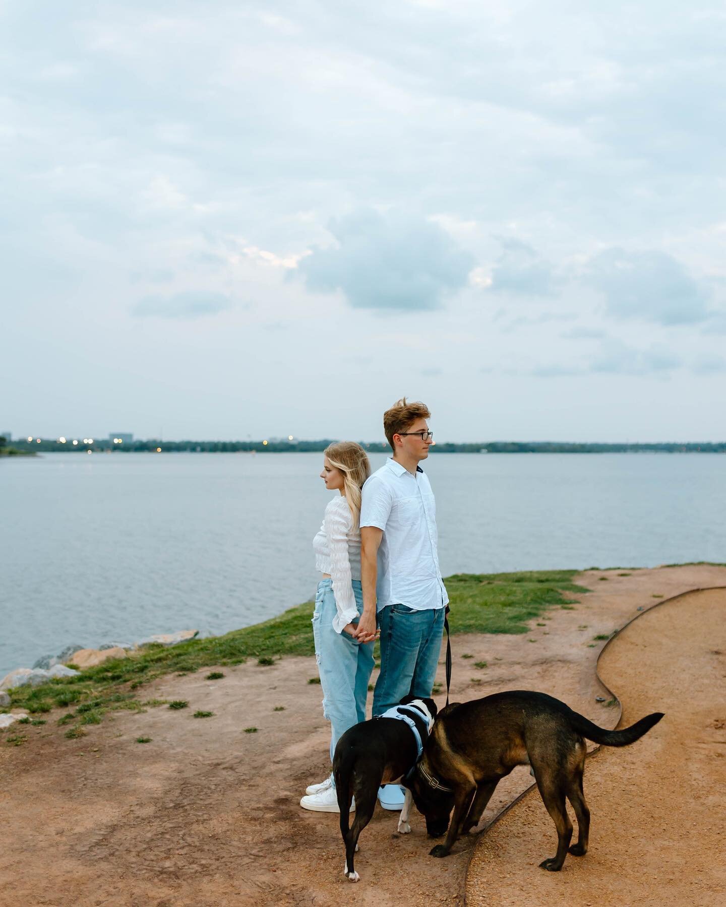 Blue hour photos 🥹💙☔️

#tulsaphotographer #tulsaseniorphotographer #okphotographer #tulsaseniorpics #oklahomaweddingphotographer #azphotographer #midwestphotographer #okbrides #tulsaweddings #weddingphotos #azelopements #tulsaelopementphotographer
