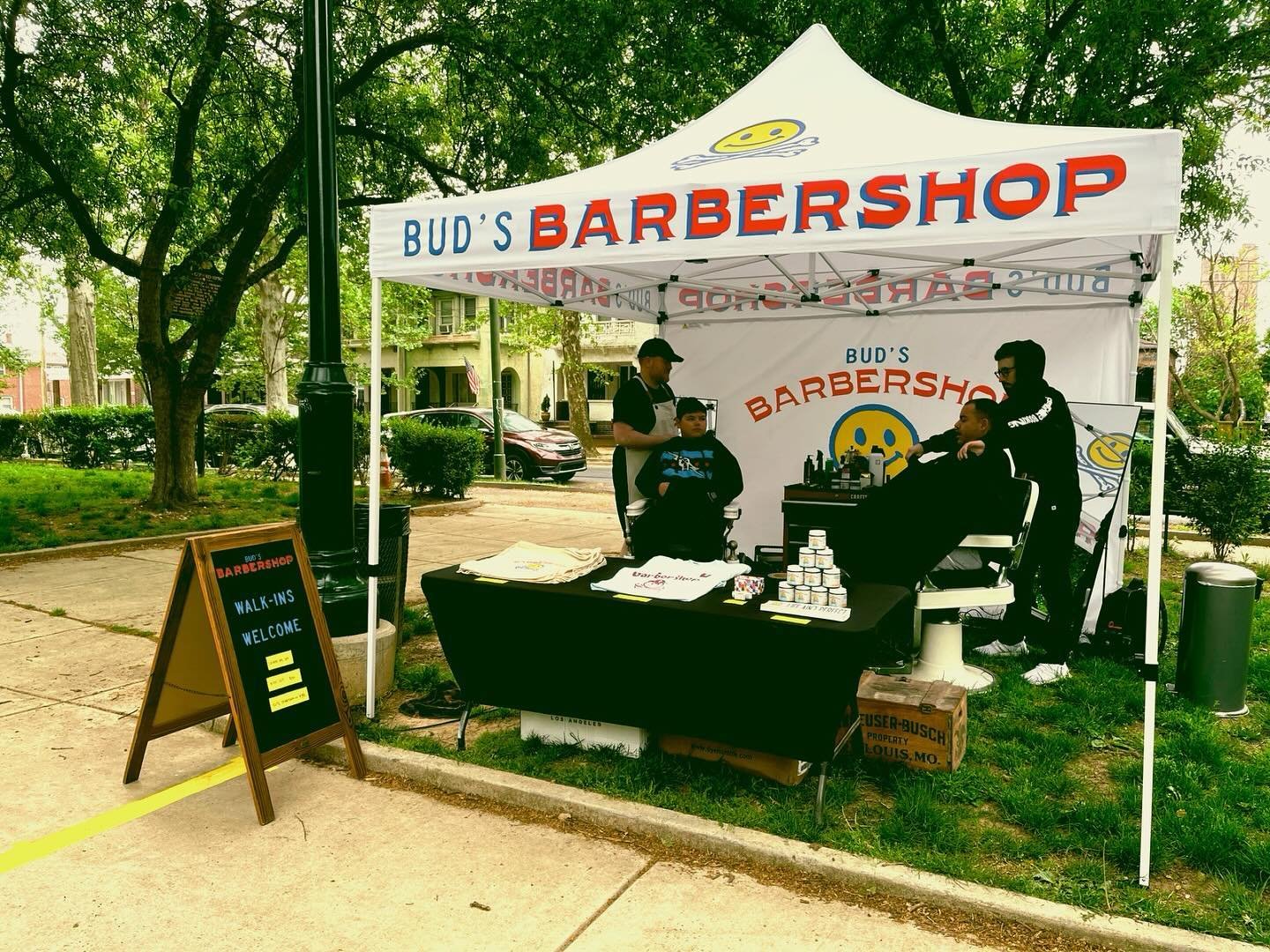 ALL SET UP IN GIRARD PARK AT @genasouthphilly &lsquo;s community picnic! Giving full cut services and a special promo - $15 shape ups (sharpen the edges and taper the neckline)!!! We&rsquo;re here til 3. Come check out the rest of the vendors!🤙🏼

#