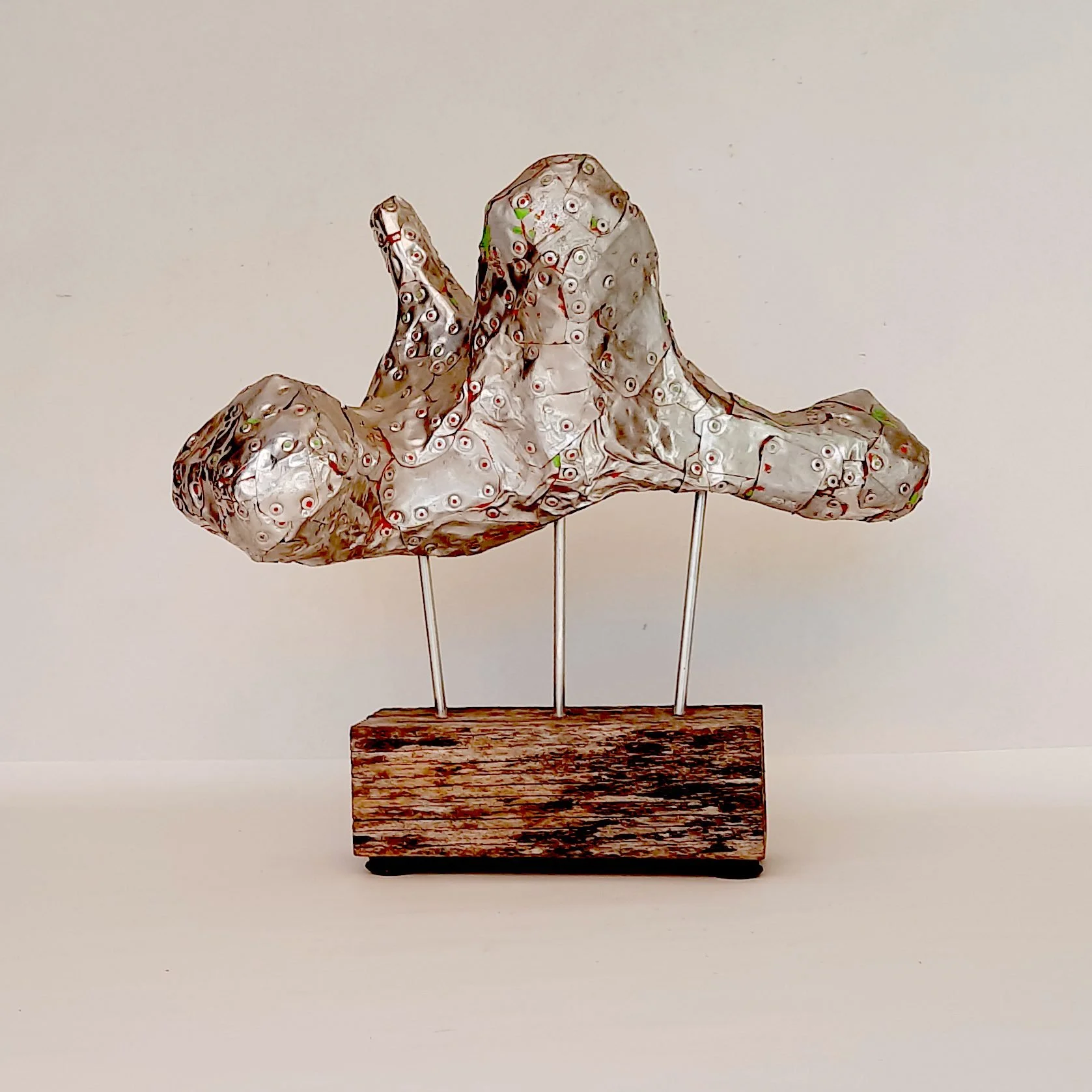 A front aspect of a sculpture by Stephen Bond entitled Random Form