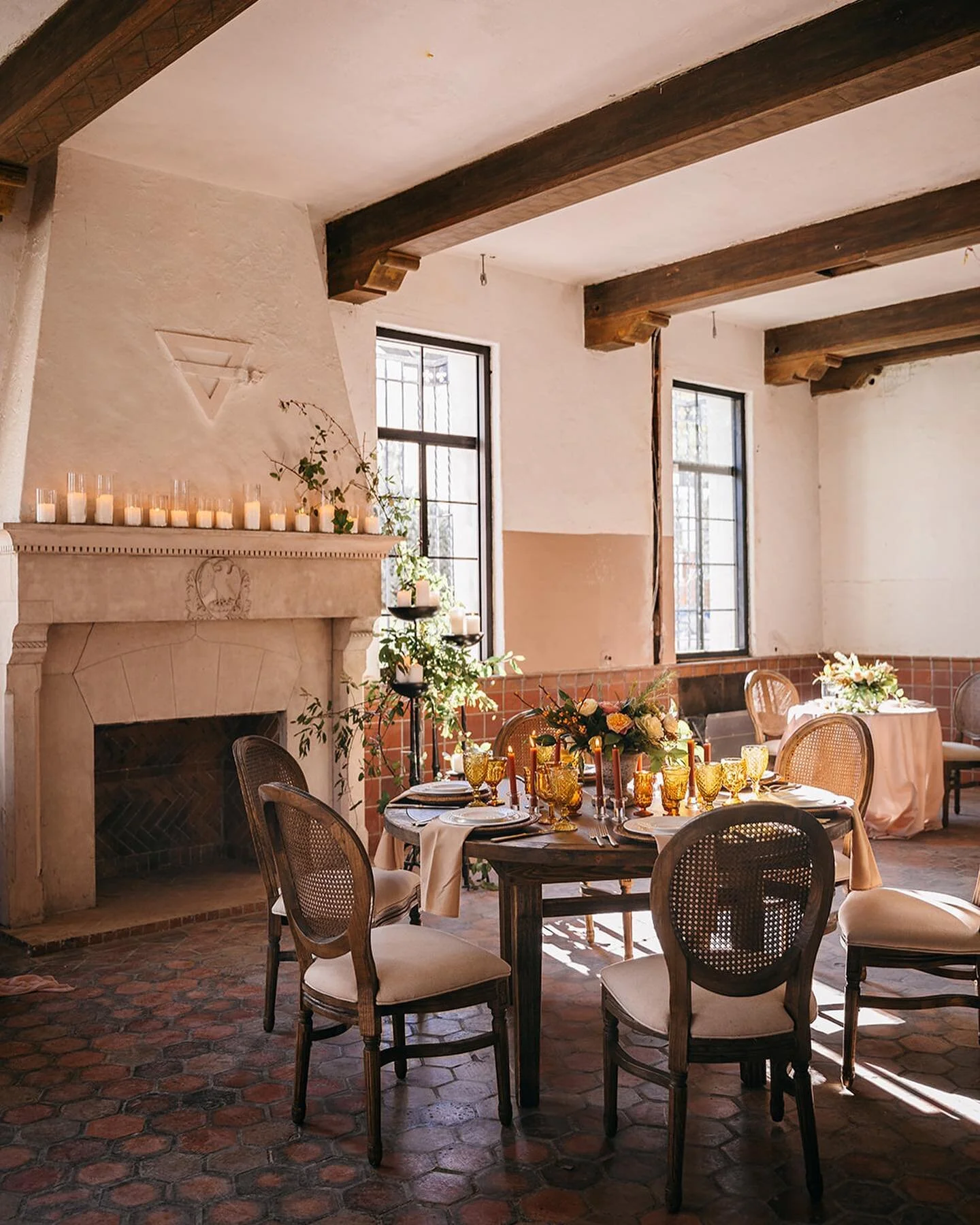 D I D  Y O U  K N O W >> In addition to our staple farmhouse 8’ rectangle tables, we also offer 5’ farmhouse ⓡⓞⓤⓝⓓ tables?