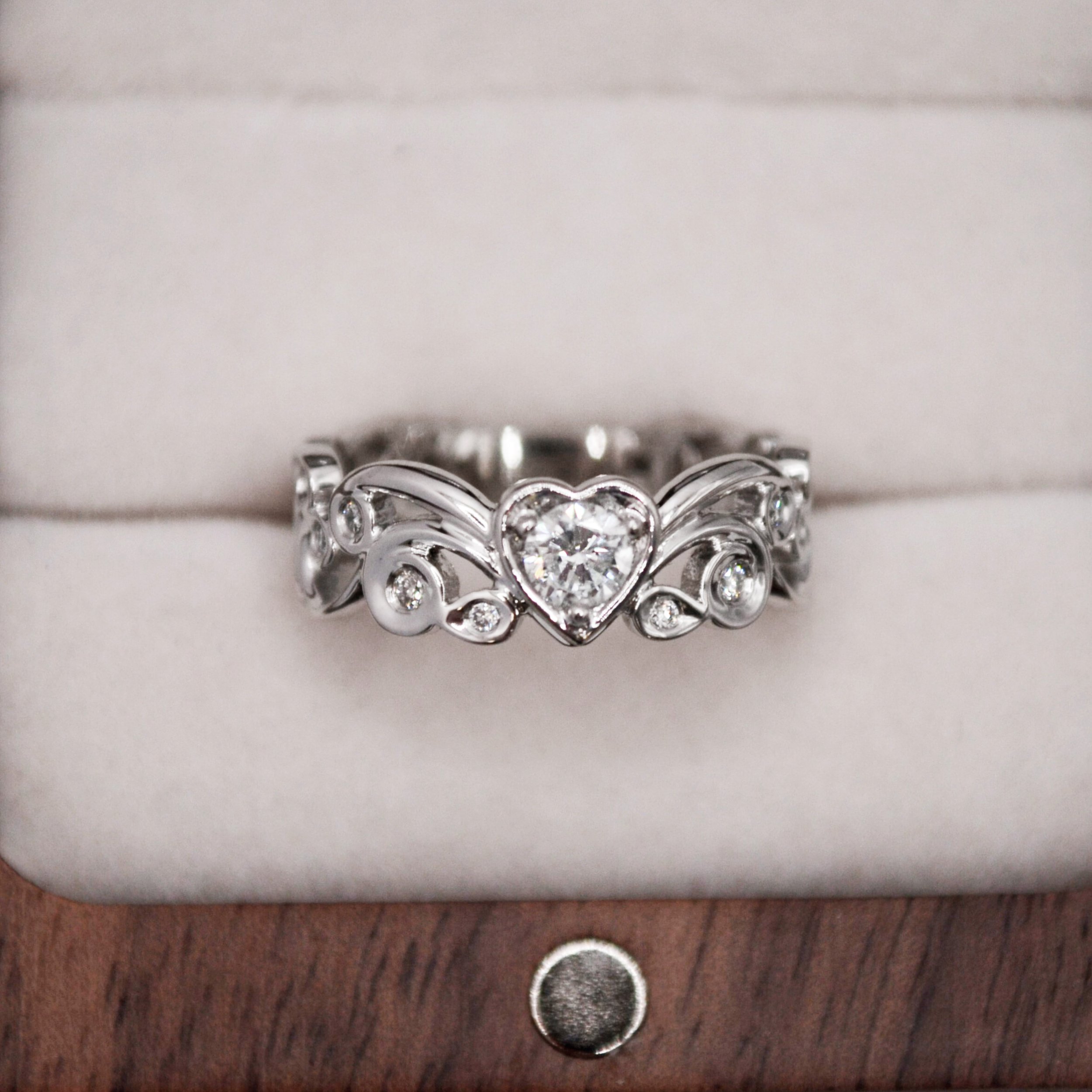 Customized_Ring_0.08-0.14_ct_Colourless_Brilliant_Platinum_4079269119_(3).jpg
