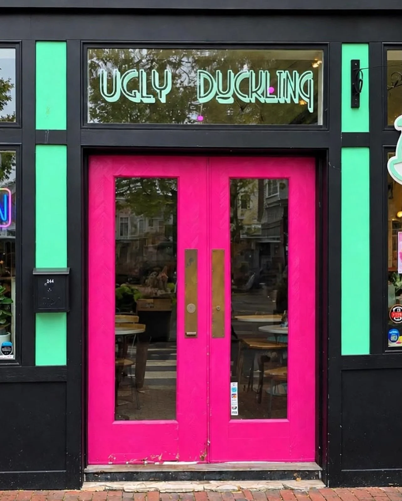 💗 There&rsquo;s so much to discover behind our pink doors!

Great coffee, delicious sandwiches, sweet treats, and plenty of options to enjoy for breakfast or lunch.

And there&rsquo;s always something more happening! We also host special events, so 