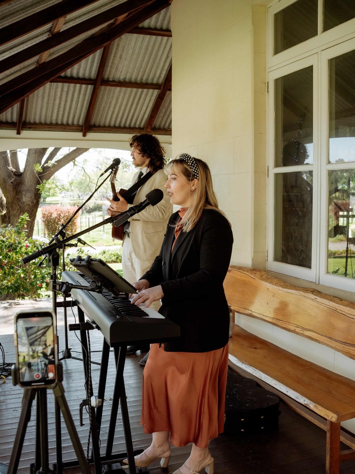 Moments with @dangarner.music from Bryony &amp; Darragh&rsquo;s beautiful day 💍 

Congratulations to the newlyweds 🤍 

Vendors:
Venue &amp; Catering: @mandoonestate 
Flowers: @sweetfloralperth 
Photographer: @cellar.door.photography 
#MandoonEstate