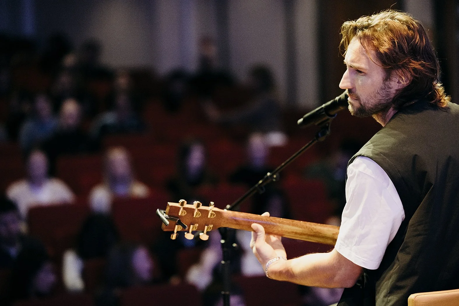 Kevin Walker actúa en Motståndskraft