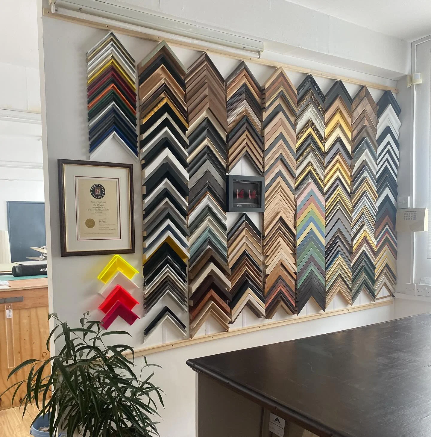 Sample wall ✔️

Now I&rsquo;ve a larger space, I&rsquo;ve increased the number of samples on display. There&rsquo;s a great variety to choose from, and something for pretty much anything that should come through the door 🚪.. so come a knocking! 

Un