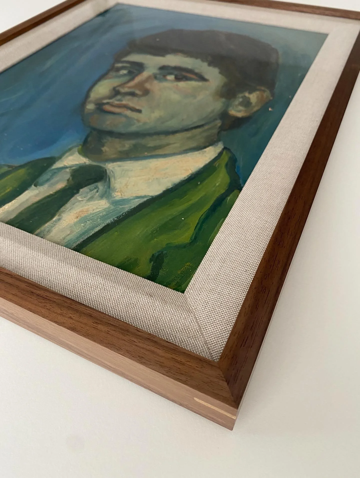 This one left the workshop this morning. A very happy customer indeed. A self portrait of the clients late father, this painting needed some special treatment. Linen slip, walnut frame with oak splines and glazed with @artglass_by_groglass AR70. Appa