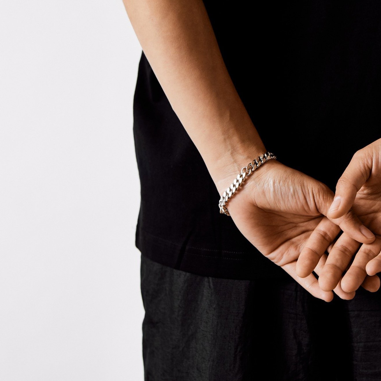 Anchored+Curb+chain+bracelet+braid+%26+chain+bracelet+Sterling+silver+waxed+cotton+string+model+2.jpg