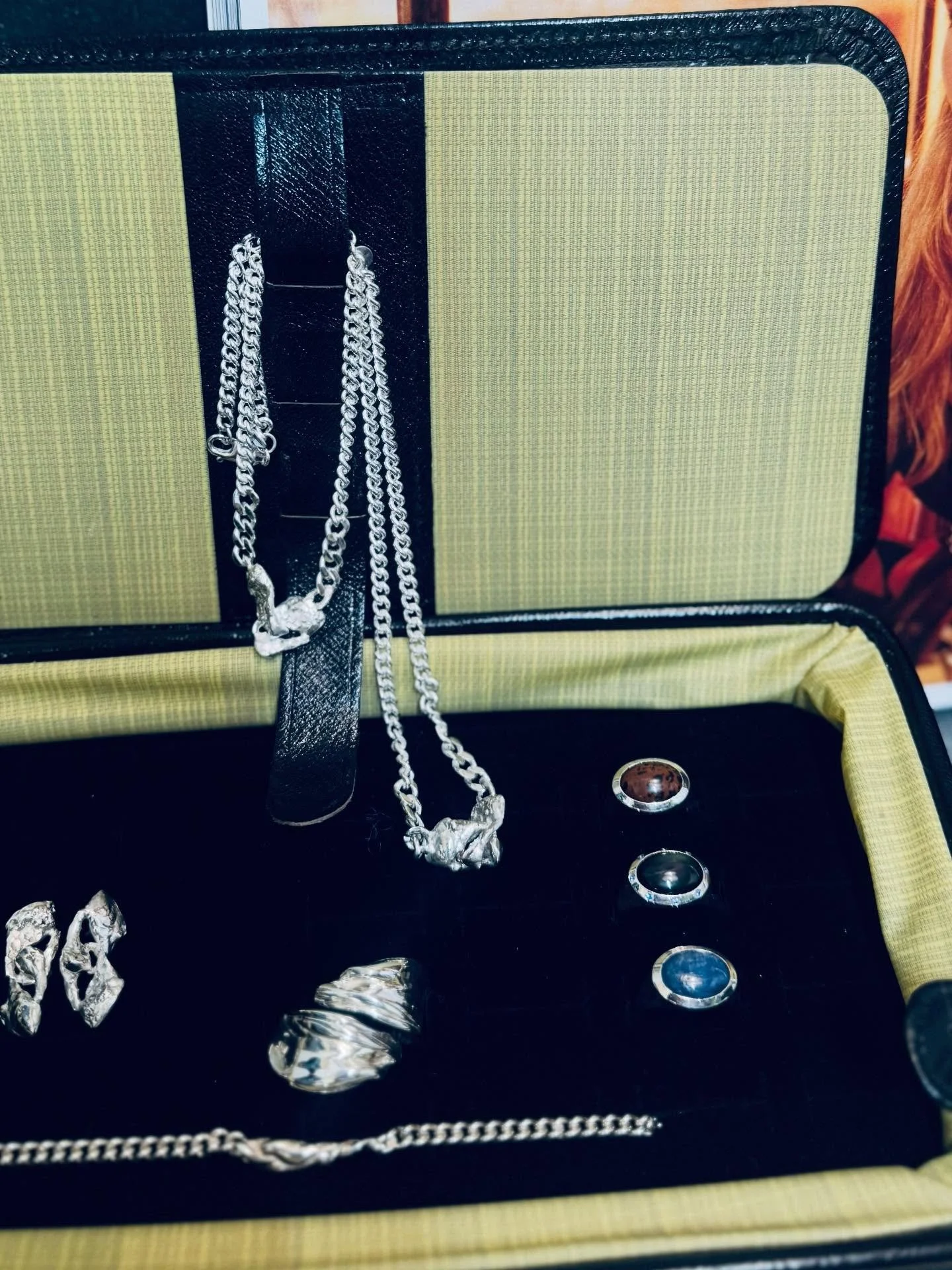 It&rsquo;s happening today on Broadway &mdash; my new collection is here! ✨ Rings, bracelets, earrings, and necklaces in silver and gold&hellip; some satin, some super shiny, some with stones, some without, there is something for everyone&hellip;
✨
W