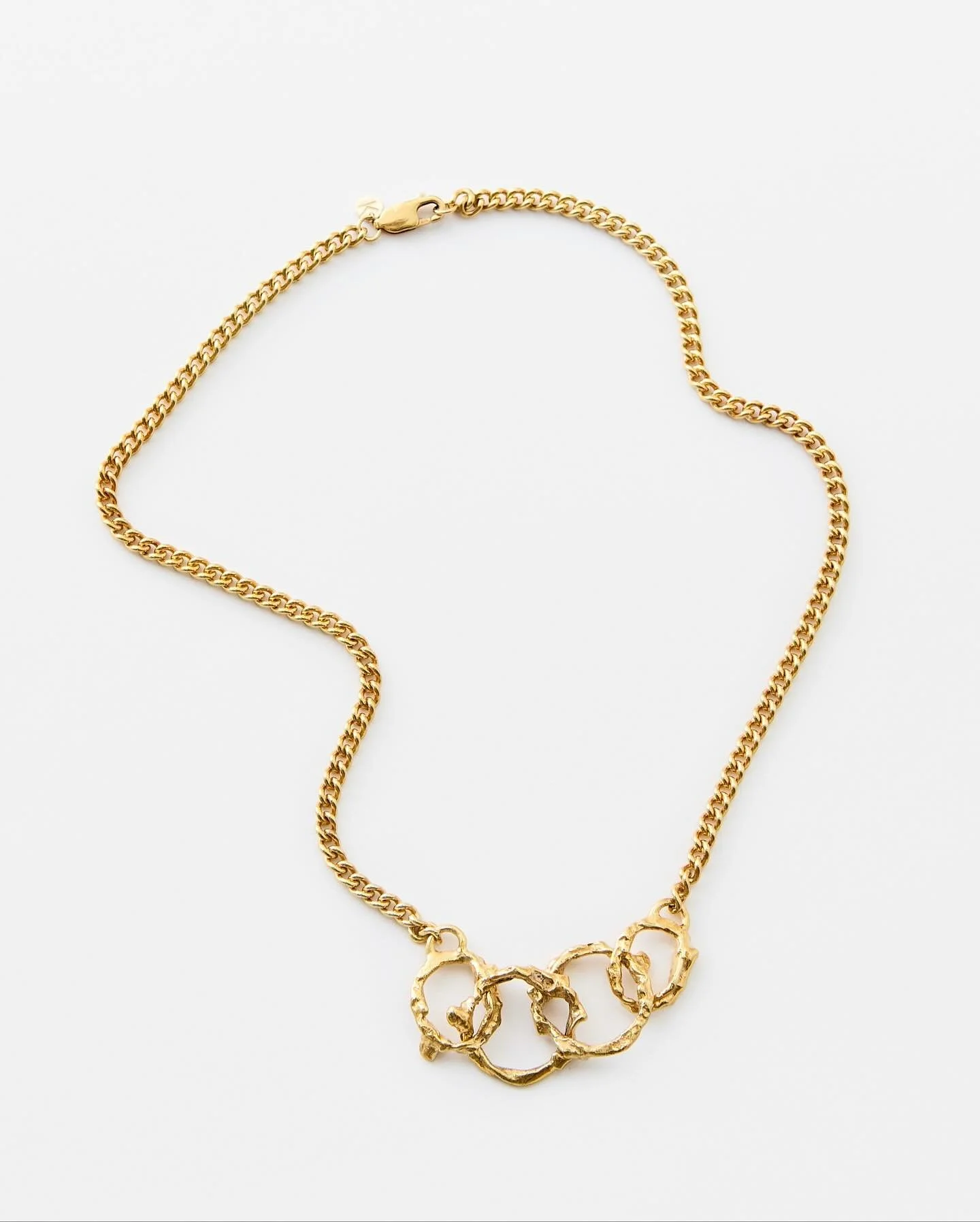 The good neck stuff! 👈🏼✨👉🏼 It&rsquo;s a Broadway day, I&rsquo;m personally here until 5pm today, swing by for a try on session and a chat&hellip; ❤️ 
#karinandreassonjewellery #broadwaymarket #hackneymaker  #hackneyjeweller