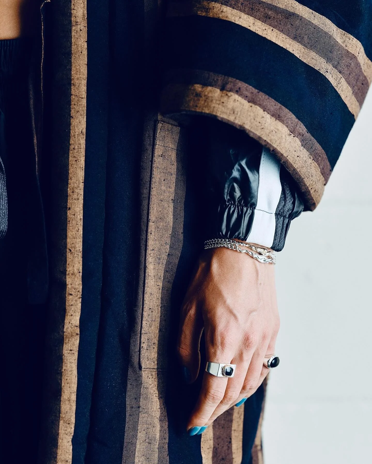 Morning Broadway! ☀️ Another beautiful day for a market stroll&hellip; We are here, as usual until 5pm. ❤️
#karinandreassonjewellery #broadwaymarket