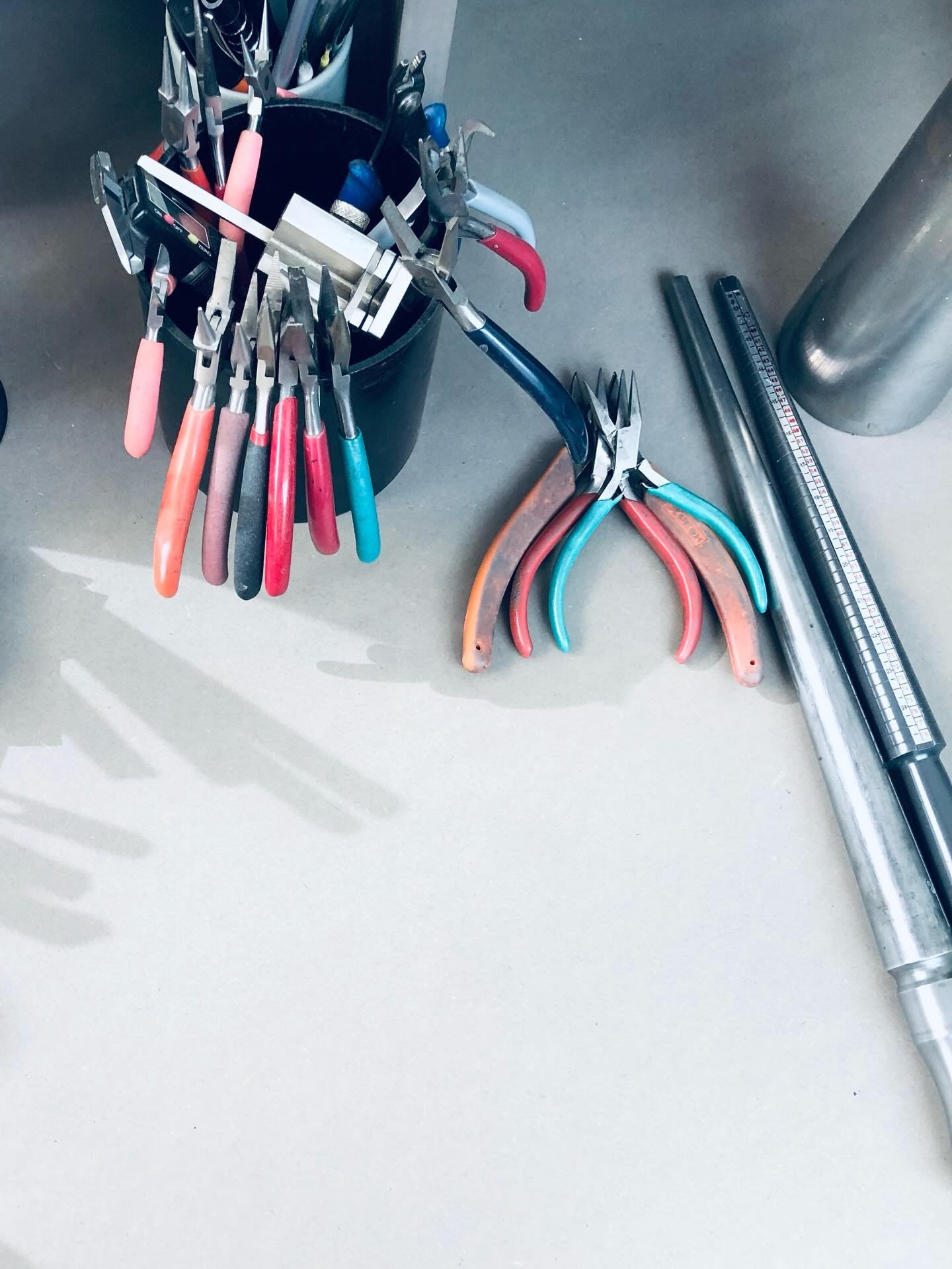 Last week ✨ A very tidy desk with tools&hellip; not how it really looks&hellip; 😬 ✨ They won again, Uma scored 5 goals! 💪🏽💪🏽 ✨ I do love working on bespoke pieces&hellip; it&rsquo;s an honour to be asked to be part of someone&rsquo;s special jou