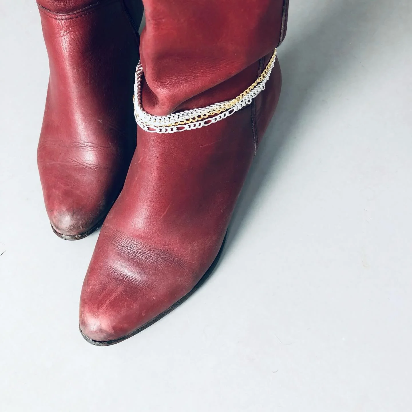 Last week ✨ Brining back the anklets, these were from a while back, making some variations of them&hellip; 👌🏼 ✨ There has been a lot of this in the last week, Uma enjoying her birthday pressie 🤩 ✨ It&rsquo;s coming along&hellip; Bed almost done! ?