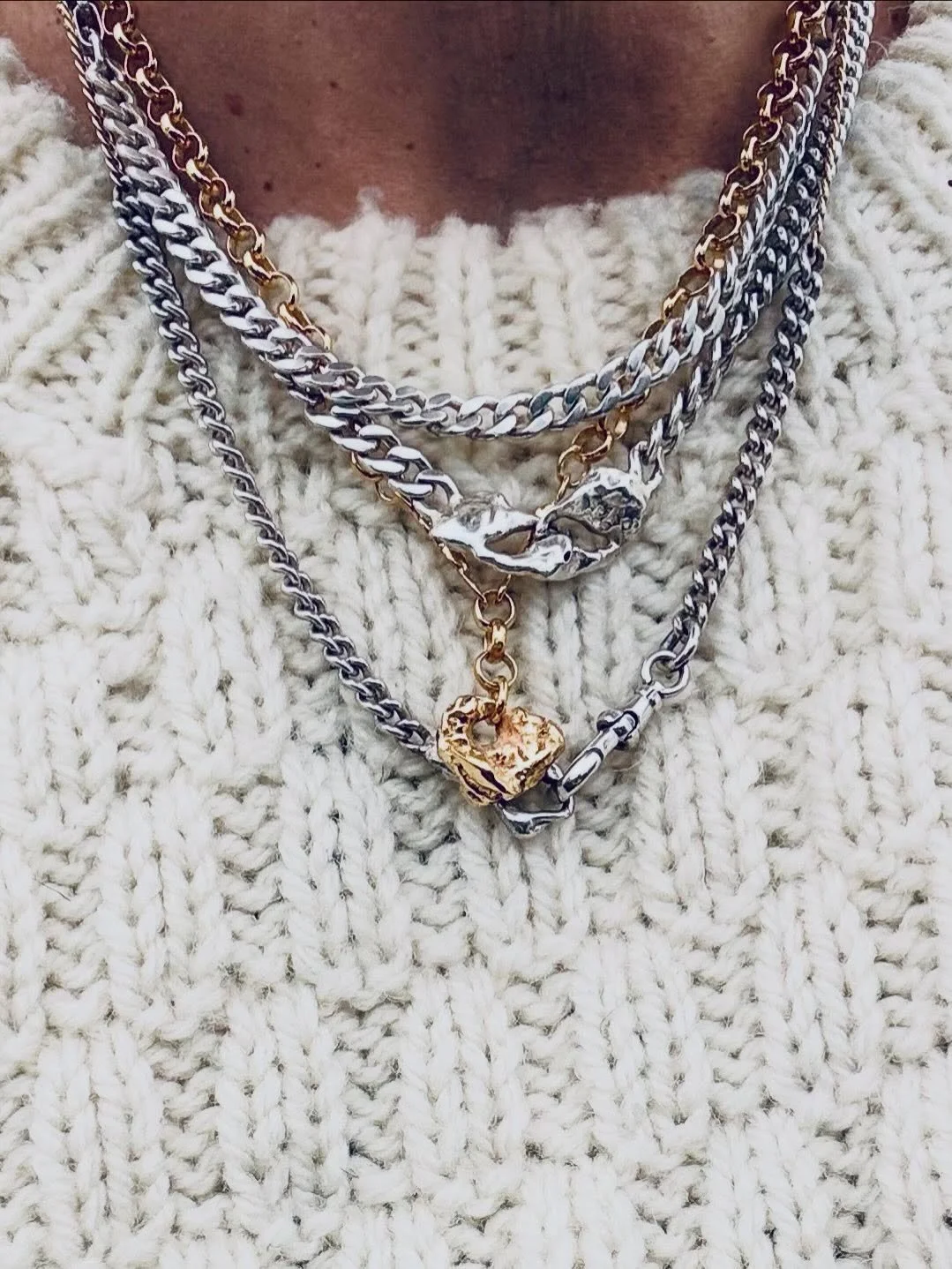 Last week ✨ Still wearing my woolly jumper and my massive puffer jacket 🥶 &hellip;and necklaces ofcourse! ✨ Toca Social, the kids would choose to spend all day, every day here... 🤩 ✨ Tiler has finished off, all patch work done! ✅ ✨ Colour and water