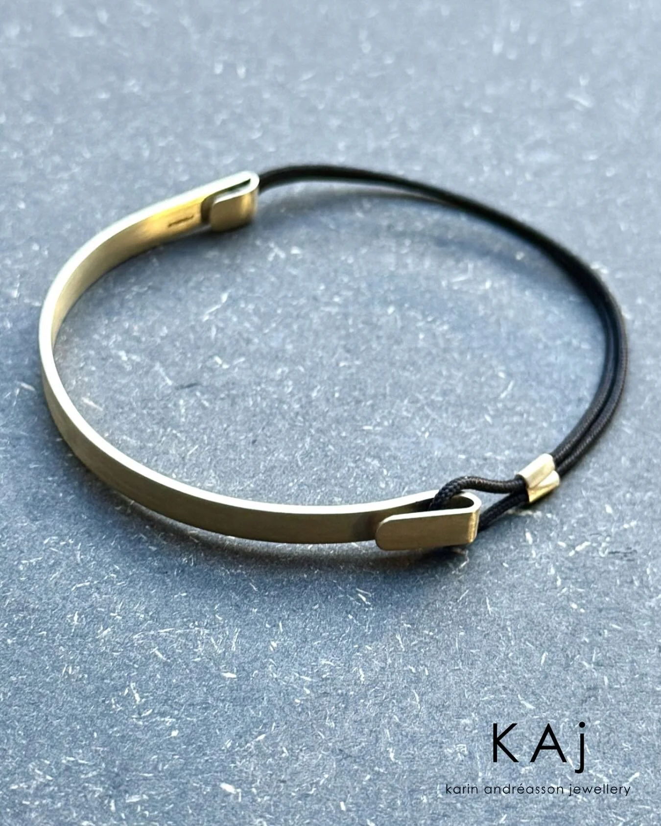 Bespoke commission from Jen to Oli ❤️ Gold and cord bracelet ❤️
.
#karinandreassonjewellery #bespokejewellery #madeinhackney