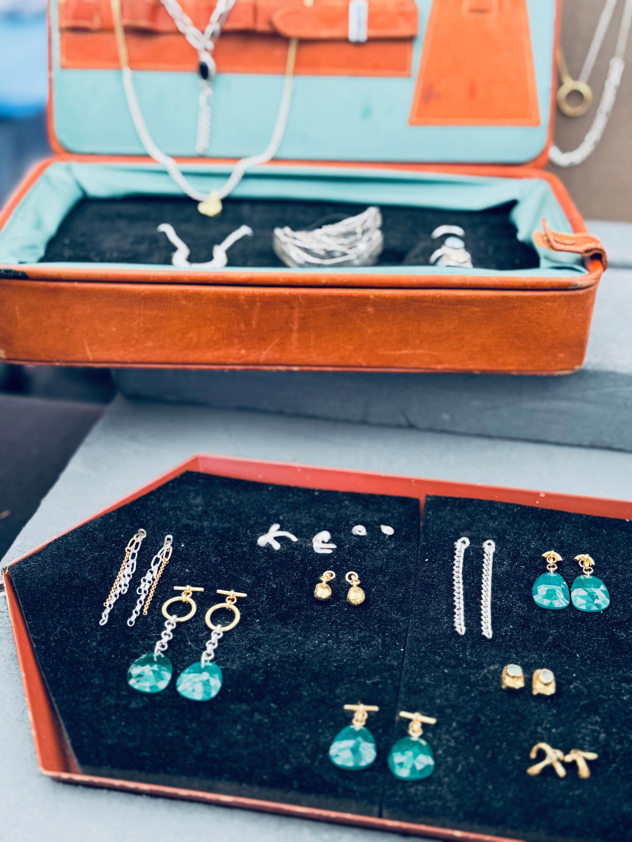 The stall is full of delicious jewels&hellip; still 20% off everything, but only today though&hellip; 🥊🥊 😉 
&hellip;made many new prices this week, always busy creating new pieces&hellip; I&rsquo;m here to 5pm! ❤️ #broadwaymarket #karinandreassonj