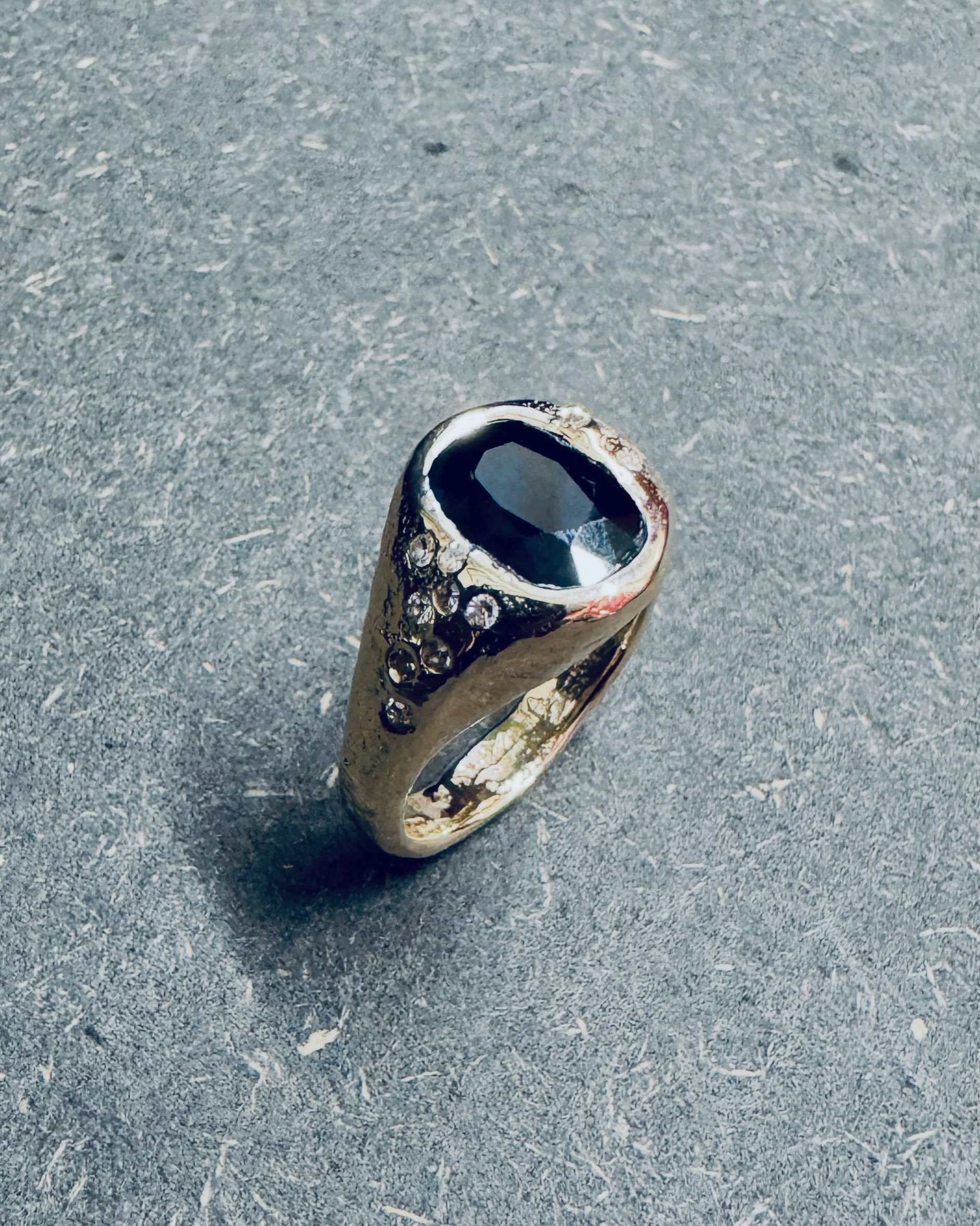 I made this ring for Phillipa! ✨ She had her grandmother&rsquo;s  sapphire and diamond ring which like liked to meltdown to repurpose the metal and stones from, to creat a signet style ring. She found some other gold jewellery that she wasn&rsquo;t k