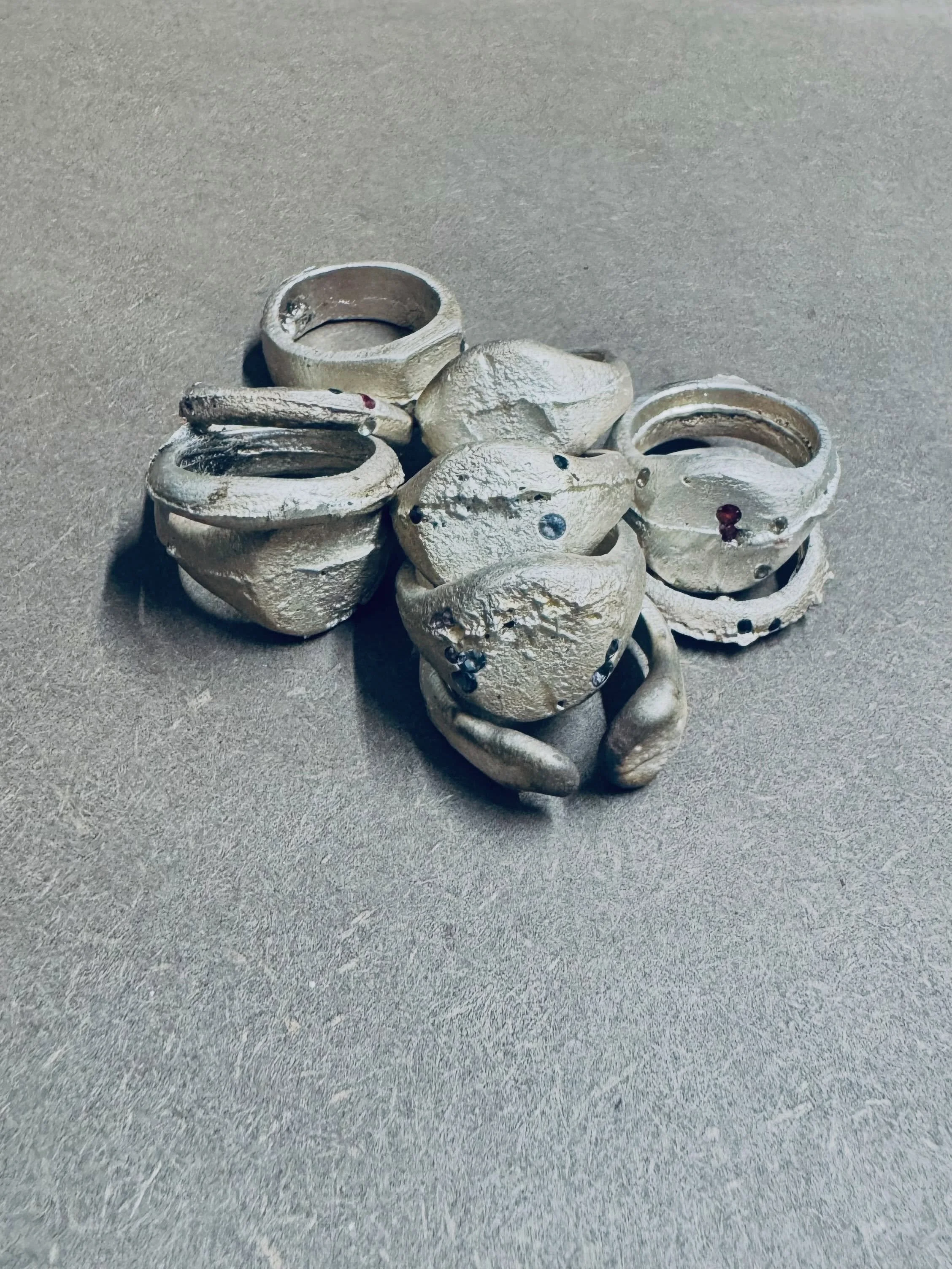 Last week ✨ 

Pre prep and polishing! &hellip;made stock for my Sweden trip. 

✨It&rsquo;s been 4 years since we were here last&hellip;Whitstable, family bank holiday trip. They came without any coaxing&hellip; 🤩 #karinandreassonjewellery 

✨ Mould 