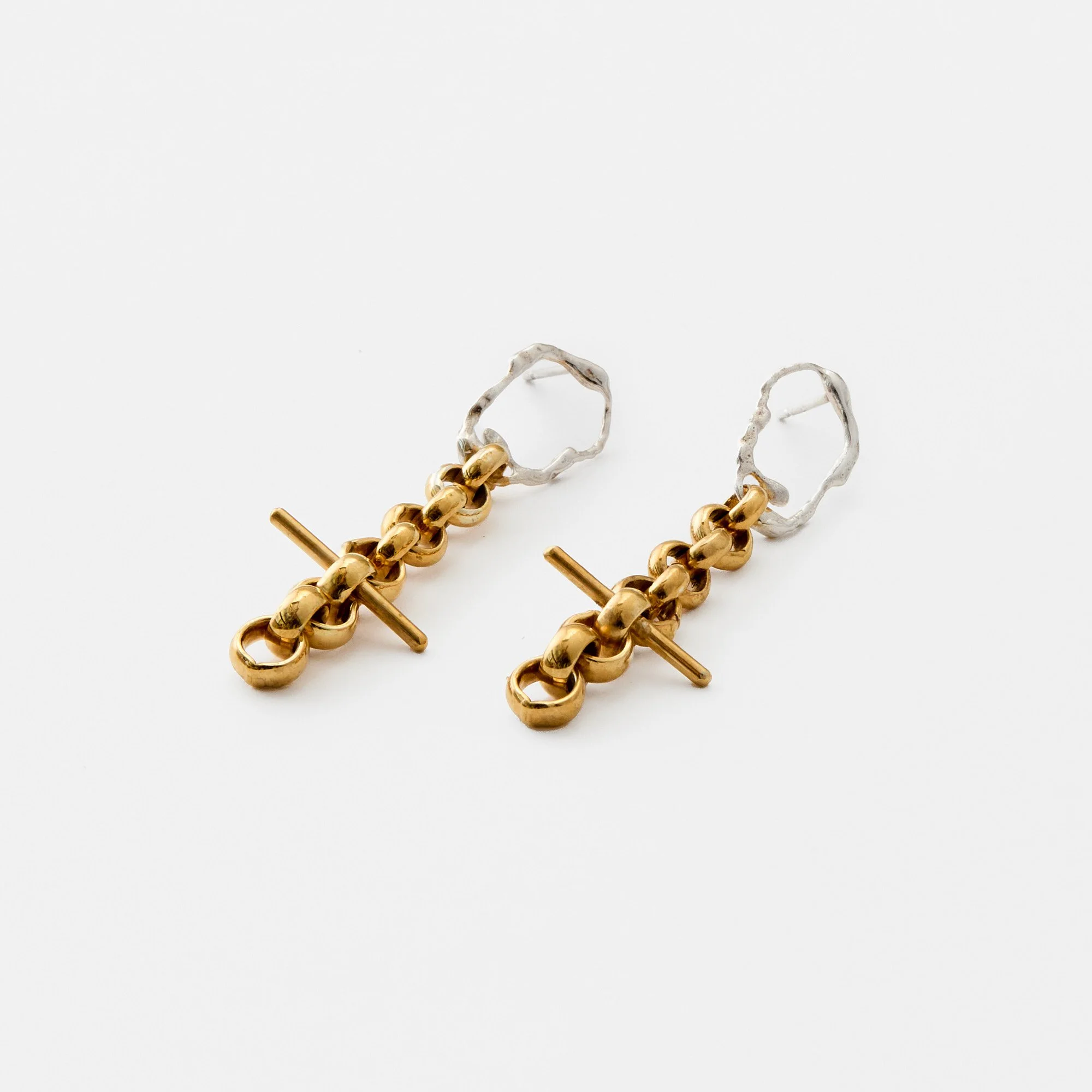 Toggle chain errings