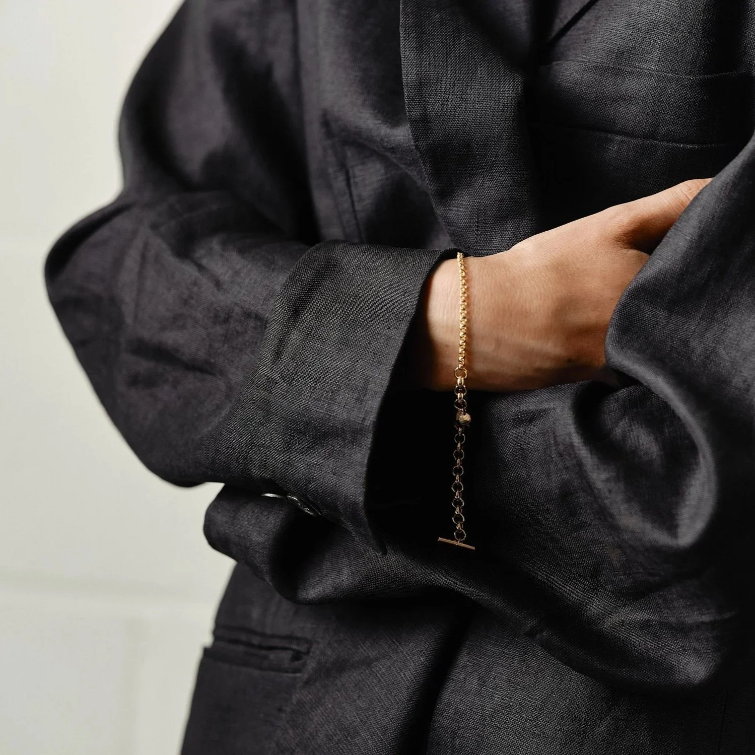 Toggle bracelet with ring