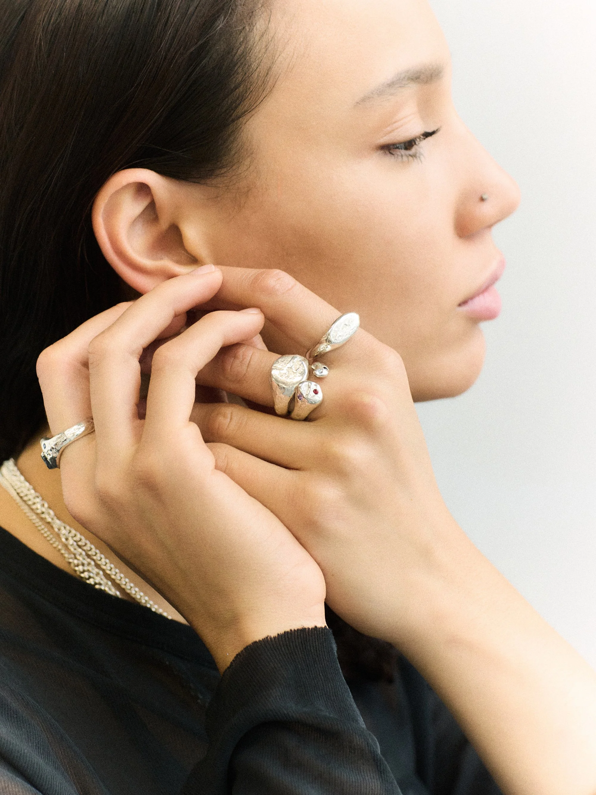 Snake ring with sapphires