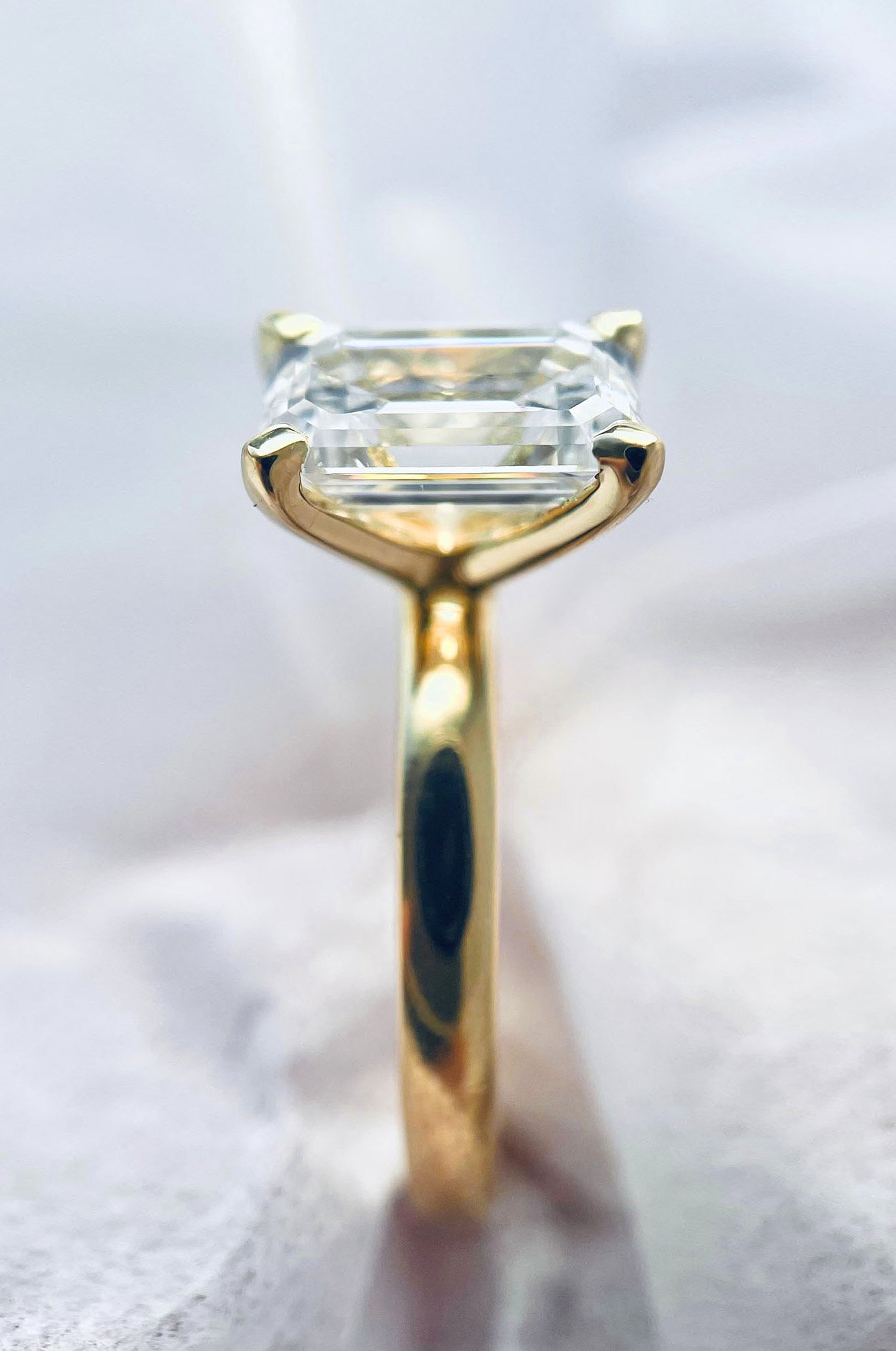 jo+charlie+bespoke+ring+engagement+diamond+gold+flawless+side+thin+crop.jpg