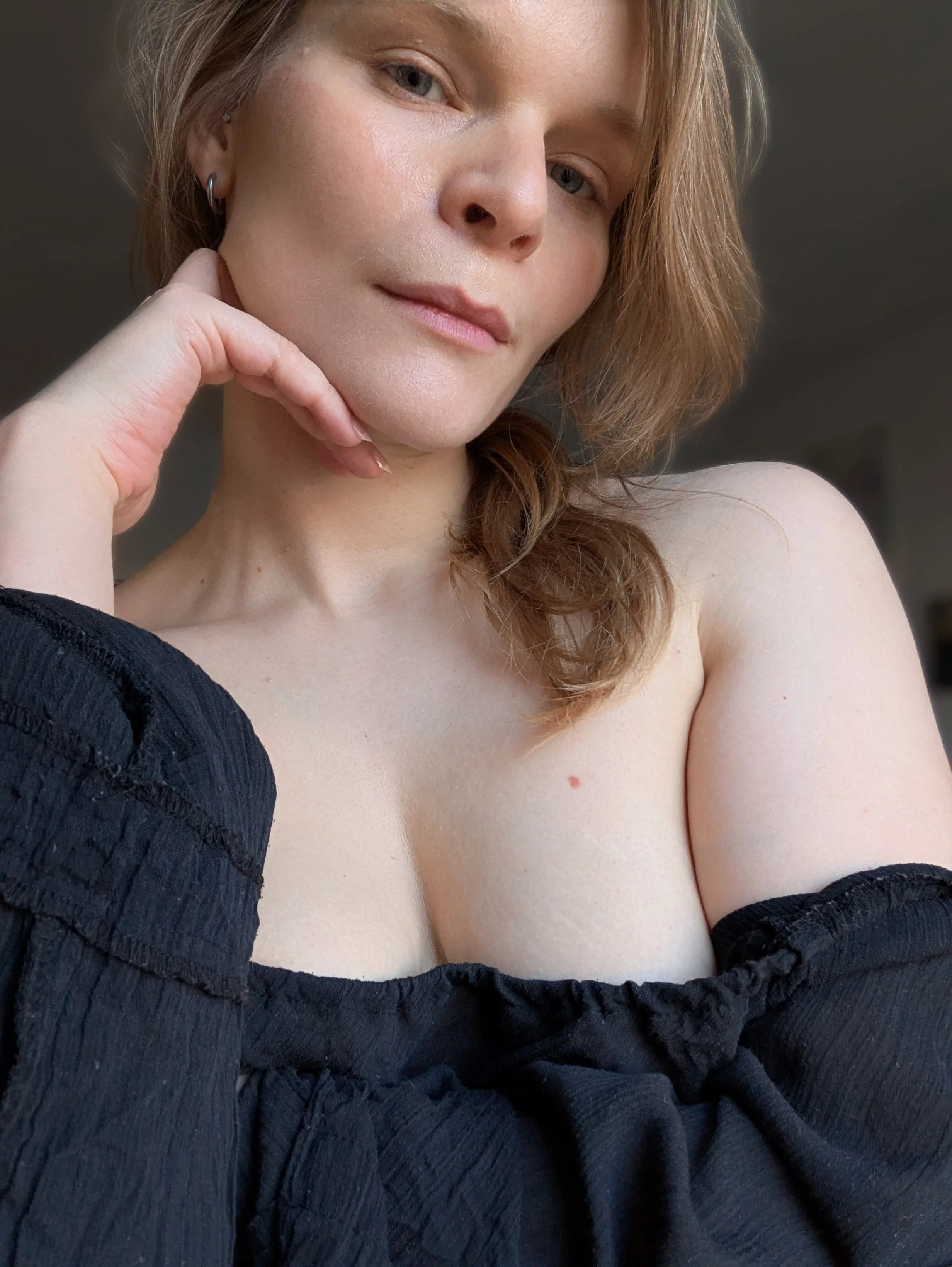Independent luxury escort Lyra Bergman, based in Berlin and London, face to the camera in soft lighting